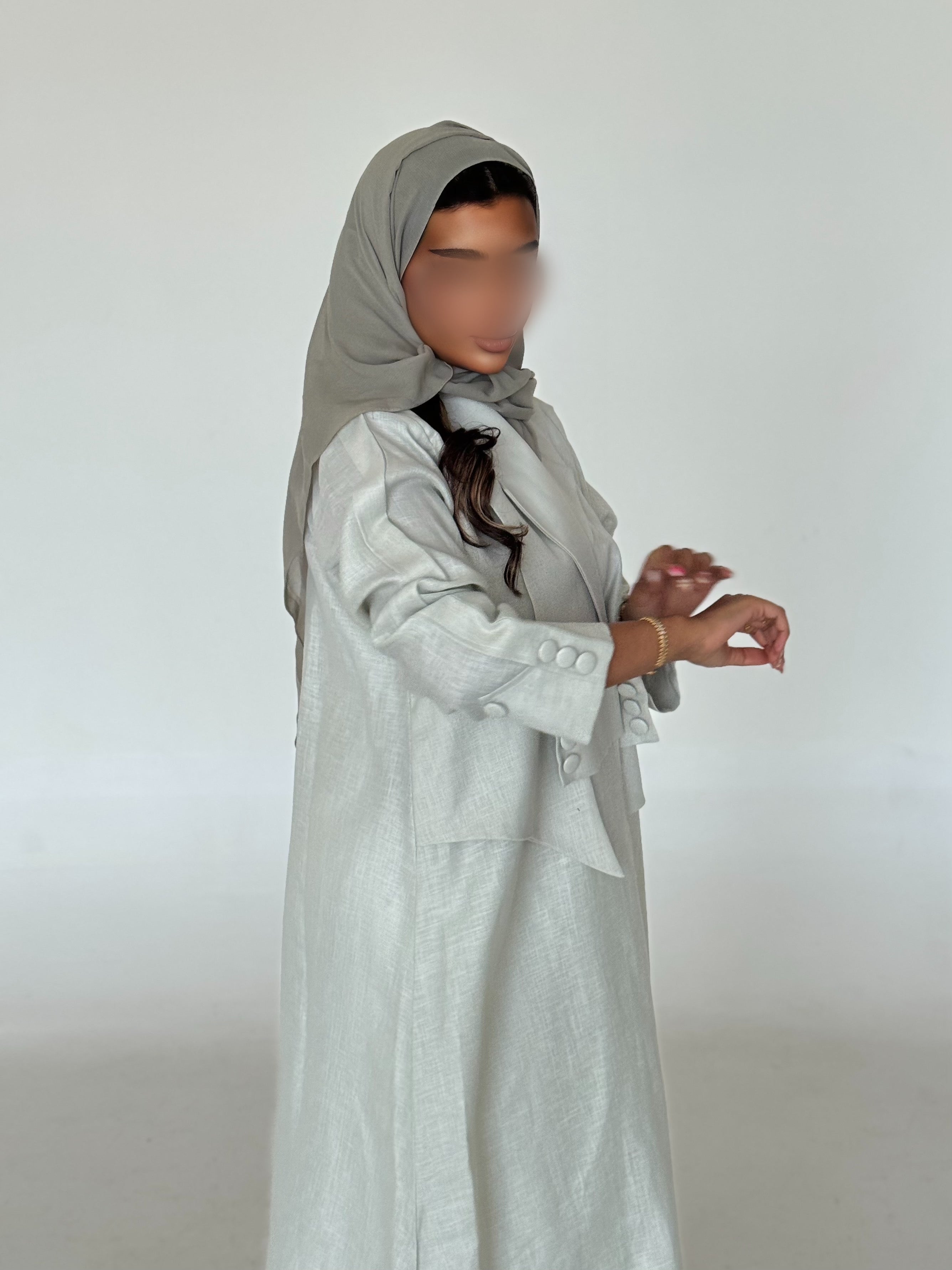 MW645 - Light Crepe Standing with Jacquard Half-Cloche
