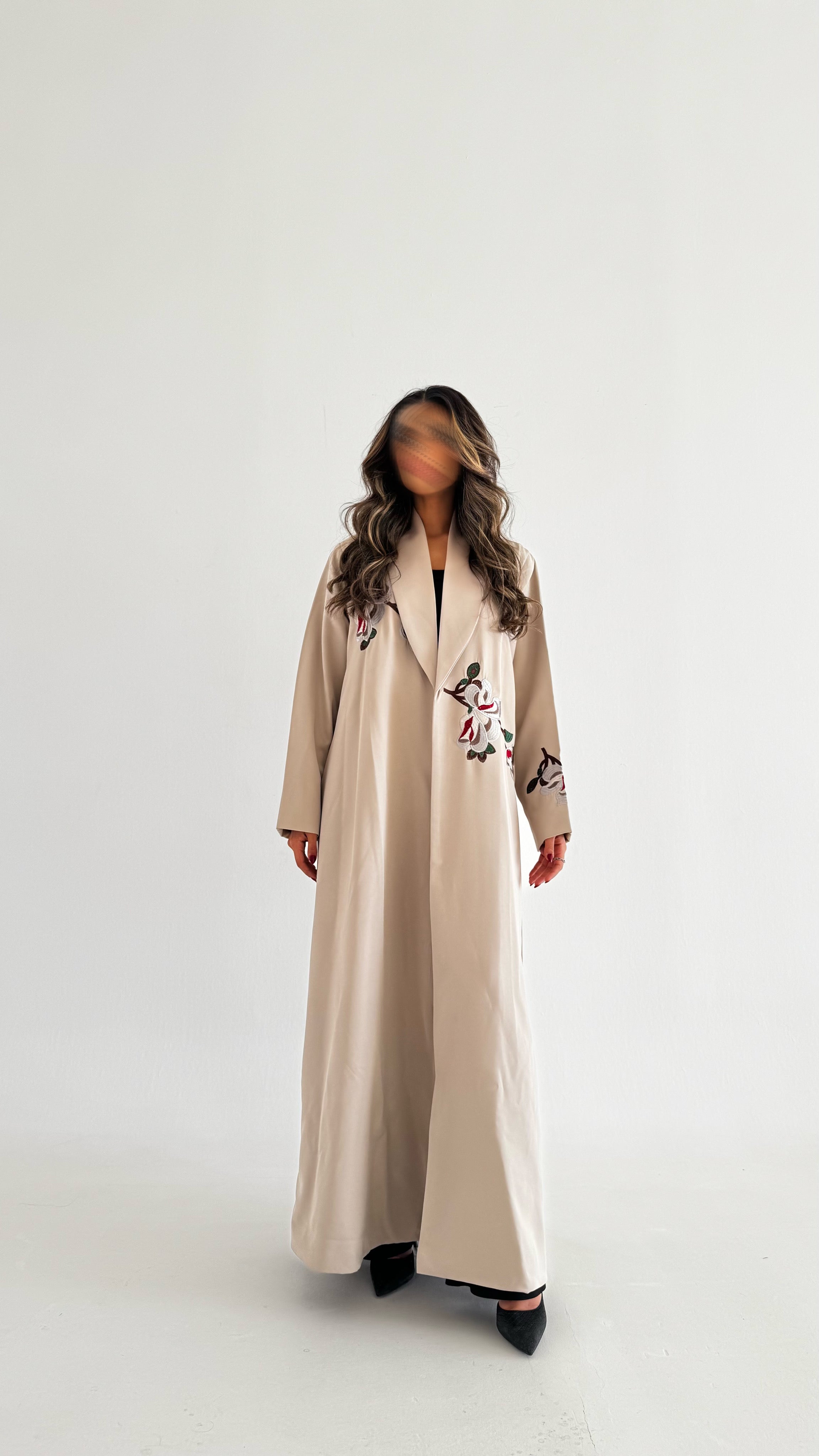 MW1705 - عباية بليزر بتطريز بقماش كريب - Aya