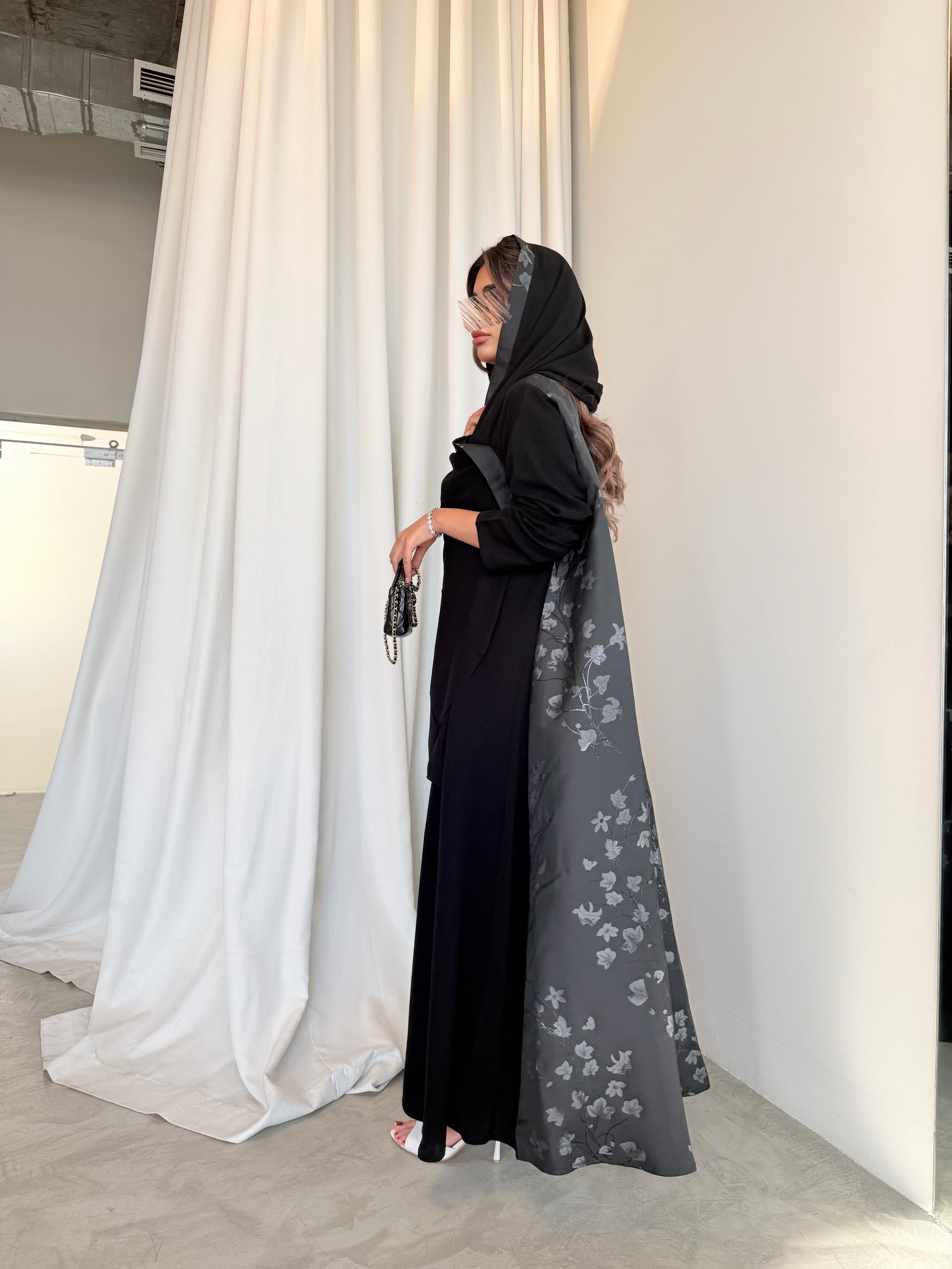 MWT5038 - قماش اسود كريب مع قماش تفته قصة كلوش - Aya