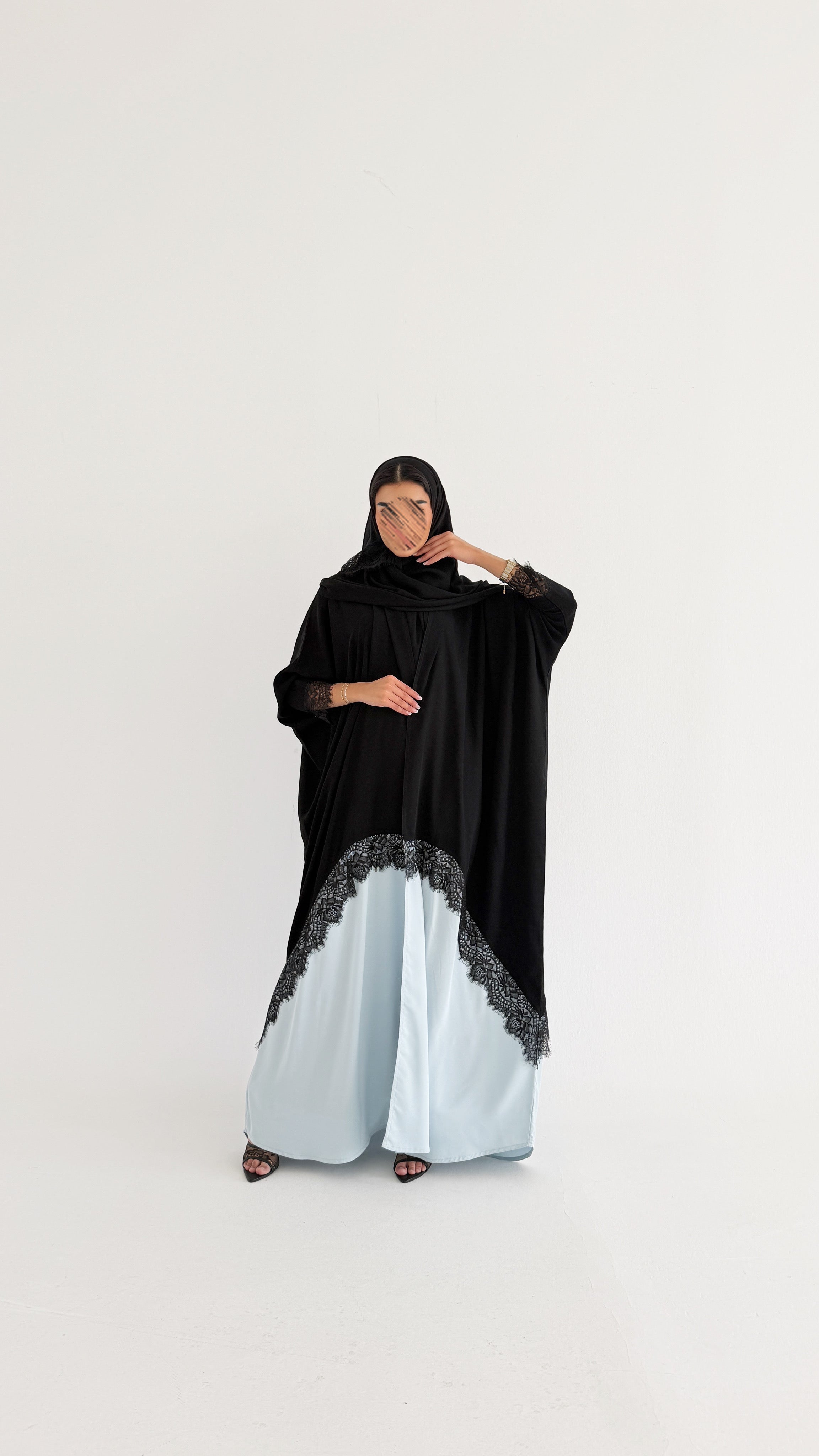 MWT2009 - عباية كريب اسود وساتان مع دانتيل - Aya