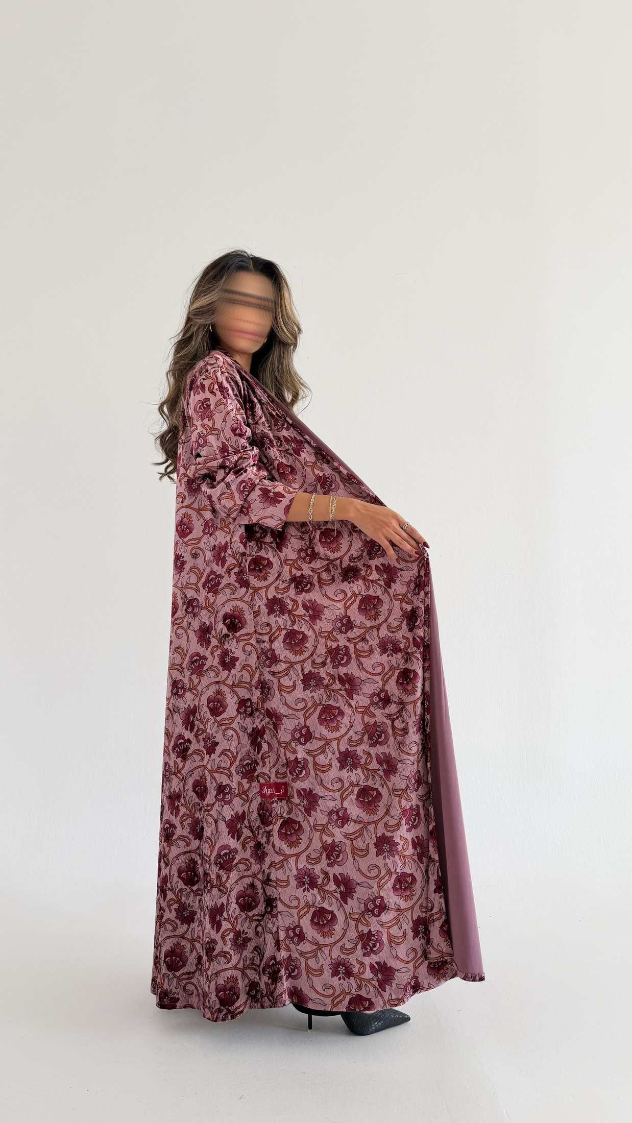 MWT586 - Velvet abaya with floral print | عباية مخمل زهري - Aya