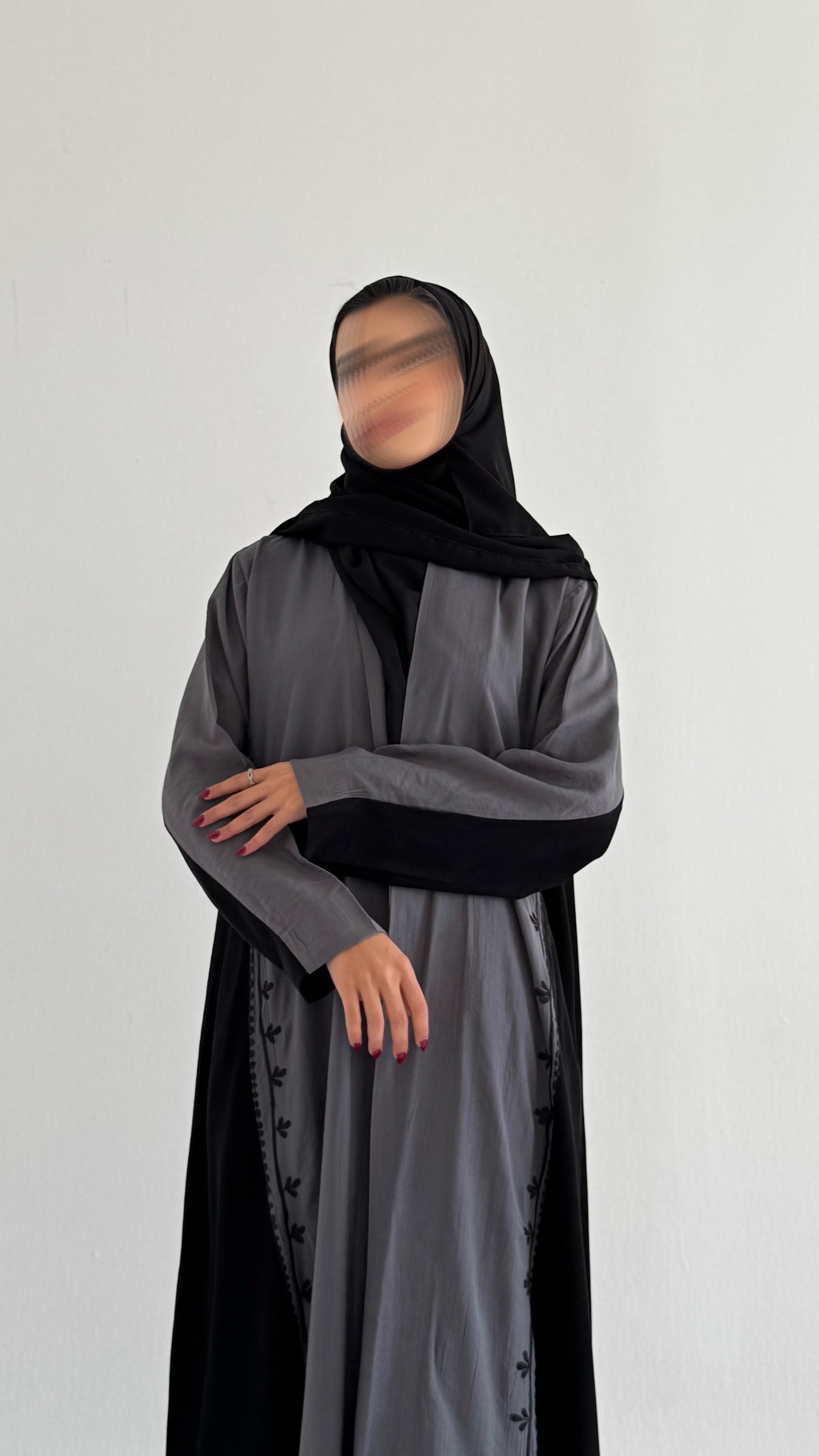 MW1736 - عباية لنن مكسر تطريز يدوي - Aya