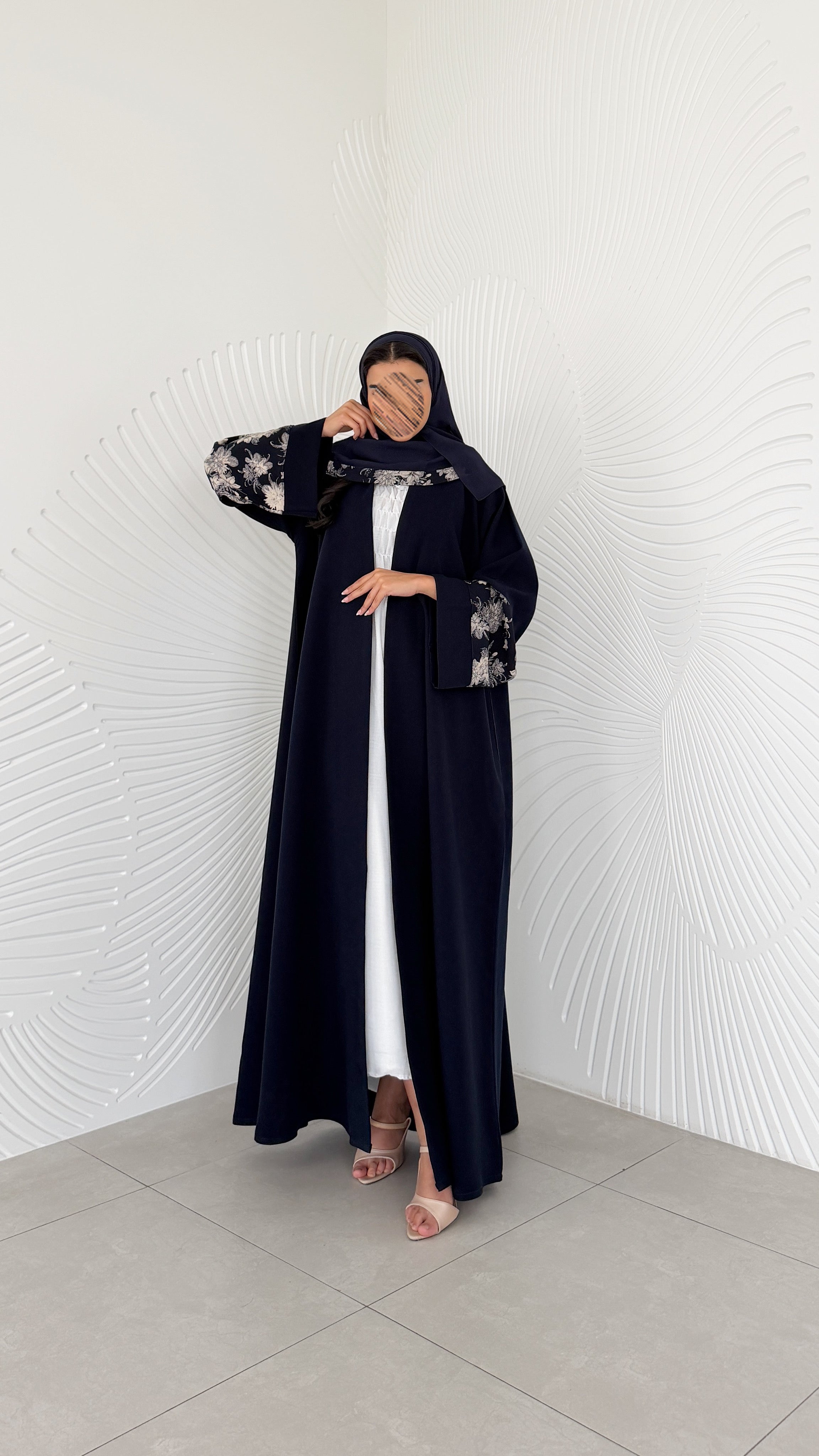 MWT5068 - إطلالة يومية عباية كحلي مع تدخيلات بلون يليق بكل وقت - Aya