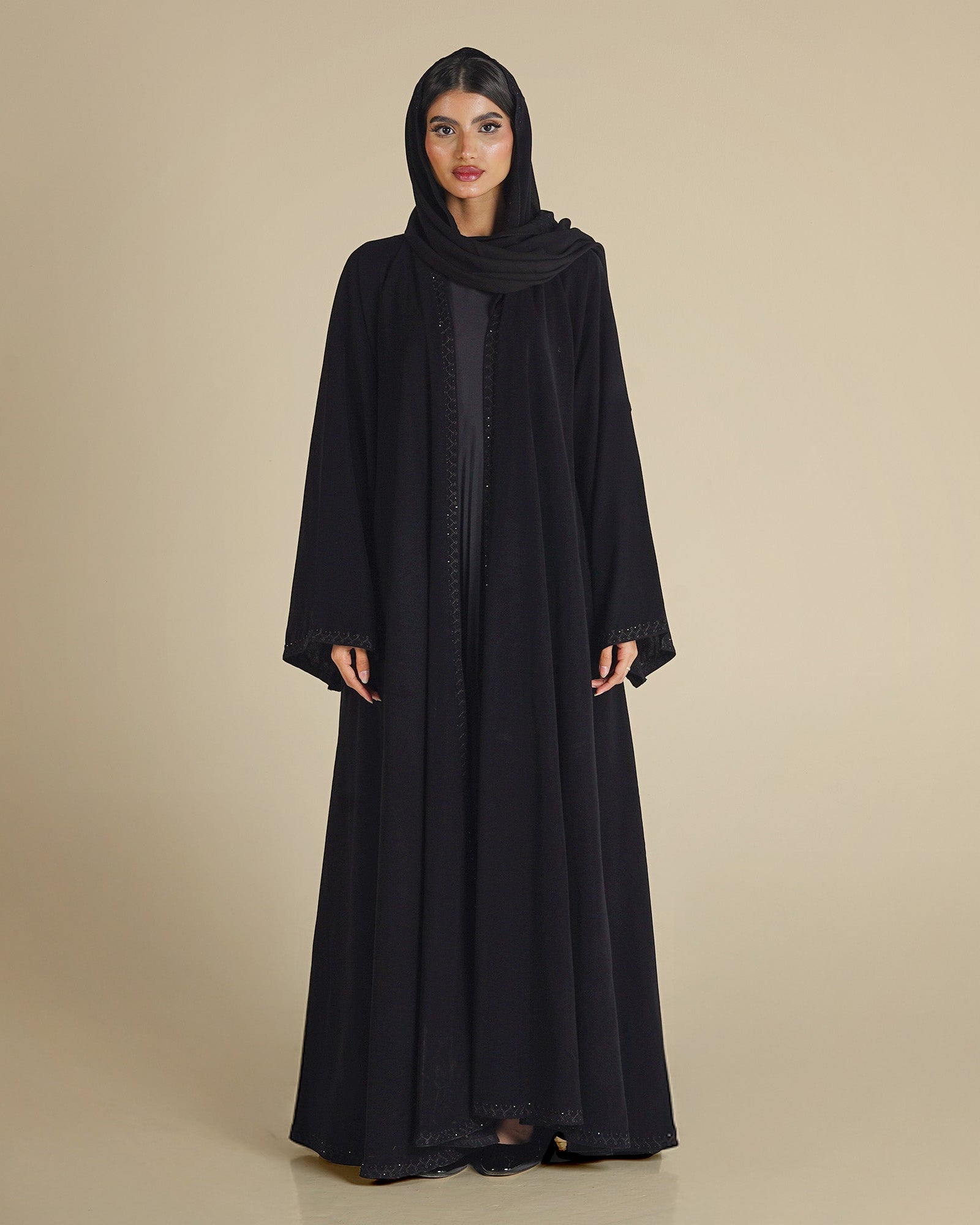 MW645 - Light Crepe Standing with Jacquard Half-Cloche