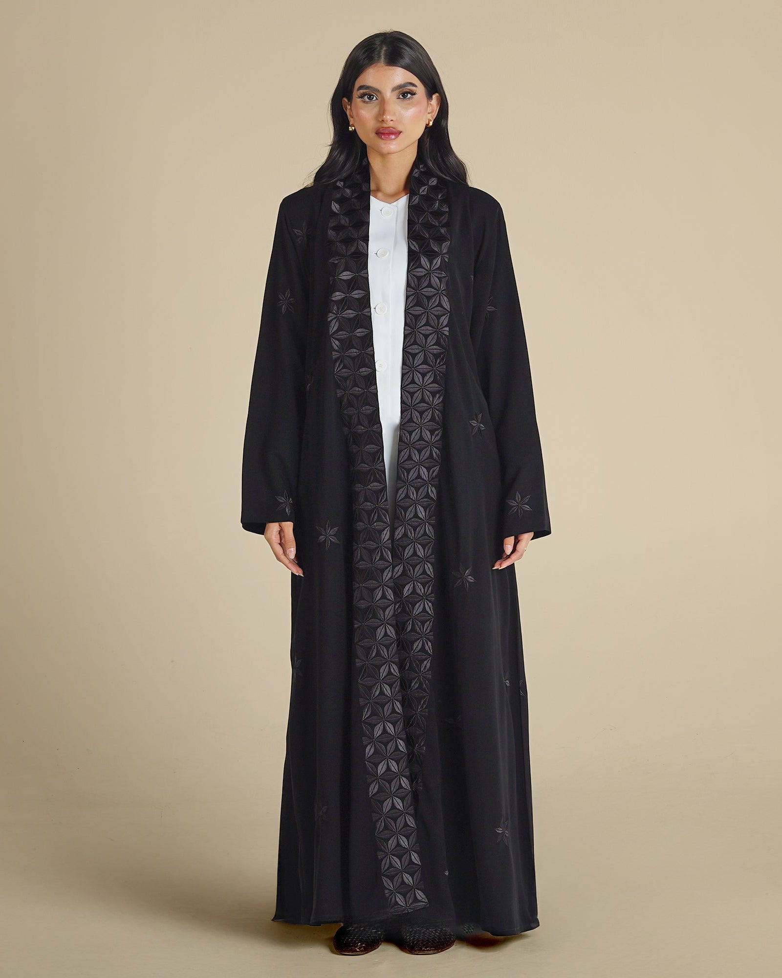 MW645 - Light Crepe Standing with Jacquard Half-Cloche