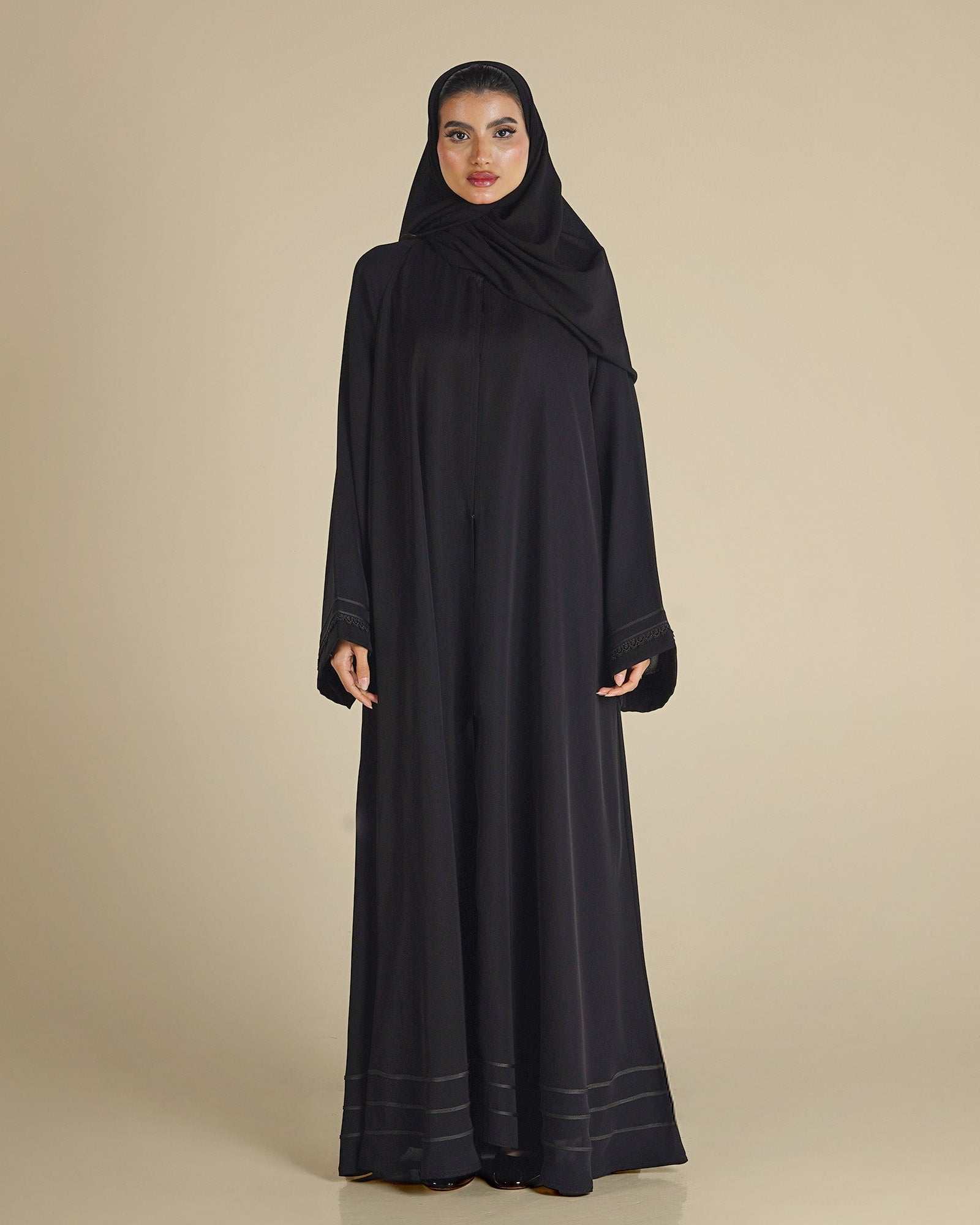 MW1273 - عباية أسود فاحم مع تطريز بأطراف العباية - Aya