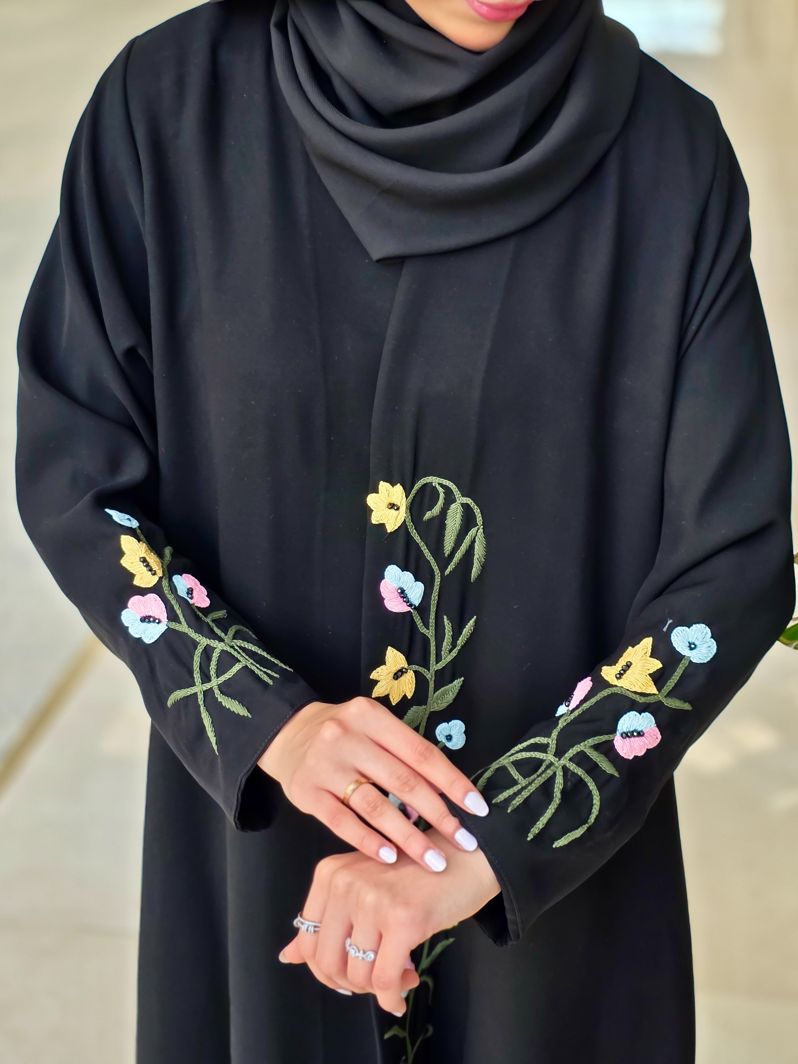 MWT638 - عبايه اسود تطريز وردات - Aya