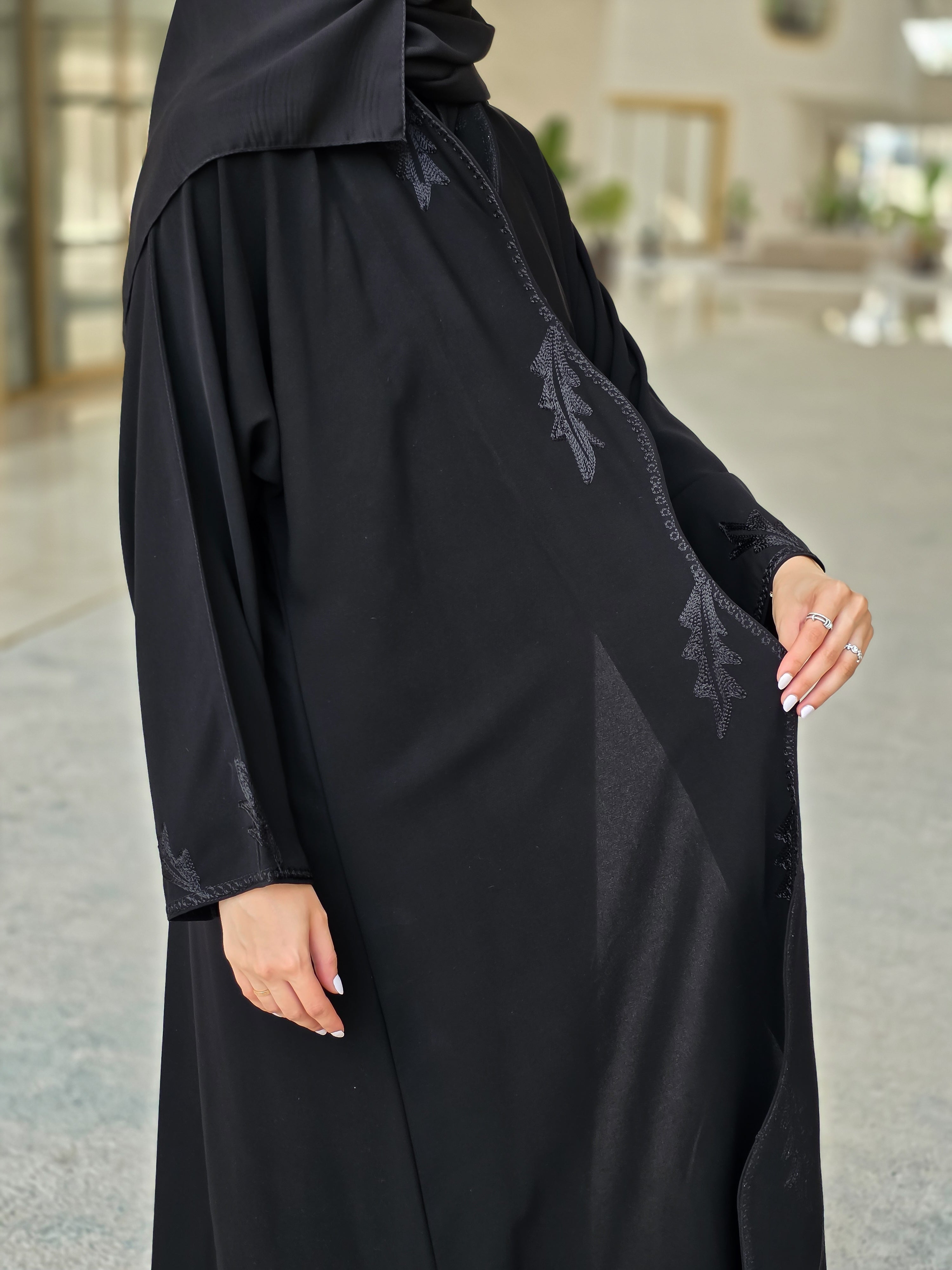 MWT377 -عباية اسود تطريز