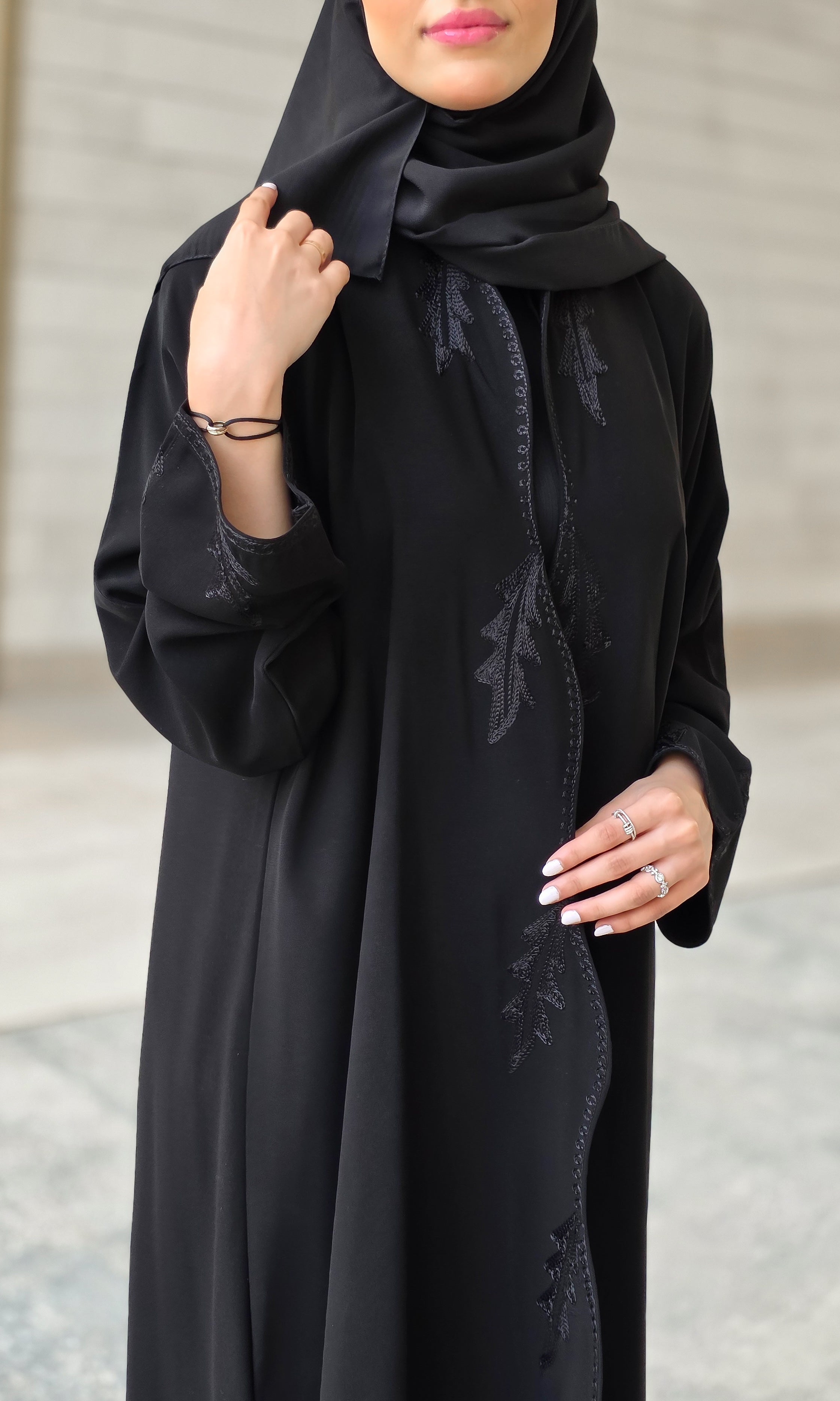 MWT377 -عباية اسود تطريز