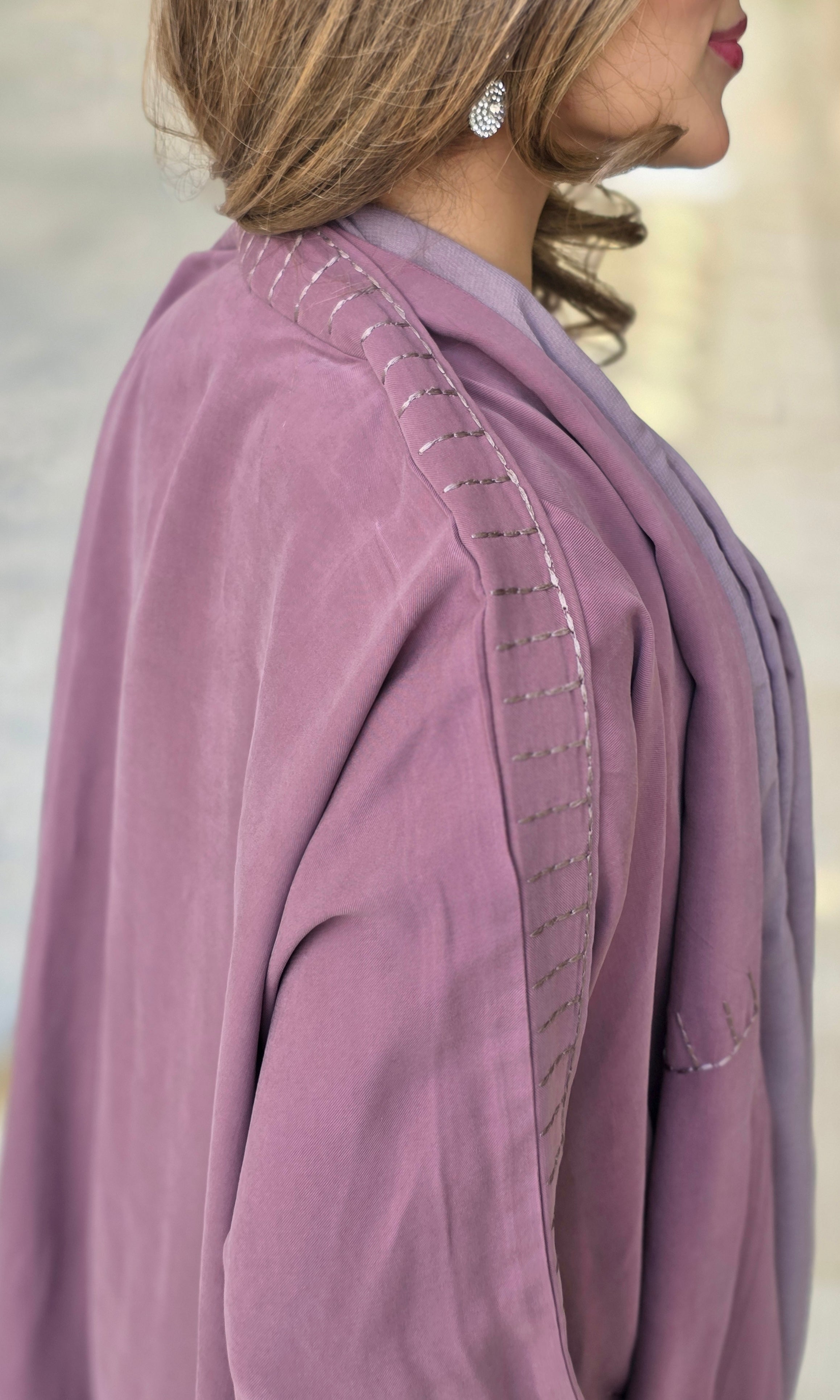 MWT657 - عباية تطريز وردي - Aya