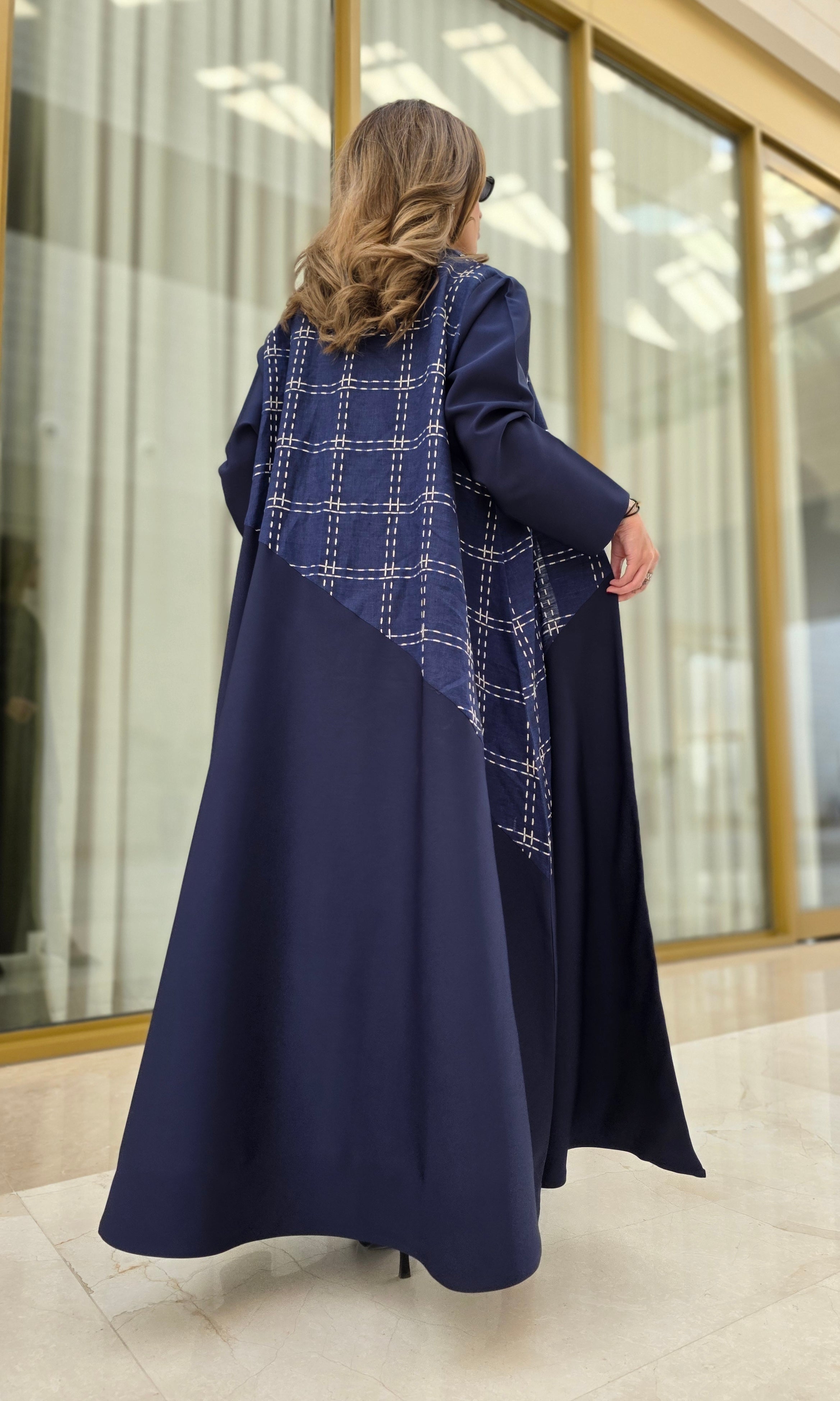 MWT682 - عباية كحلي مع تدخيله - Aya