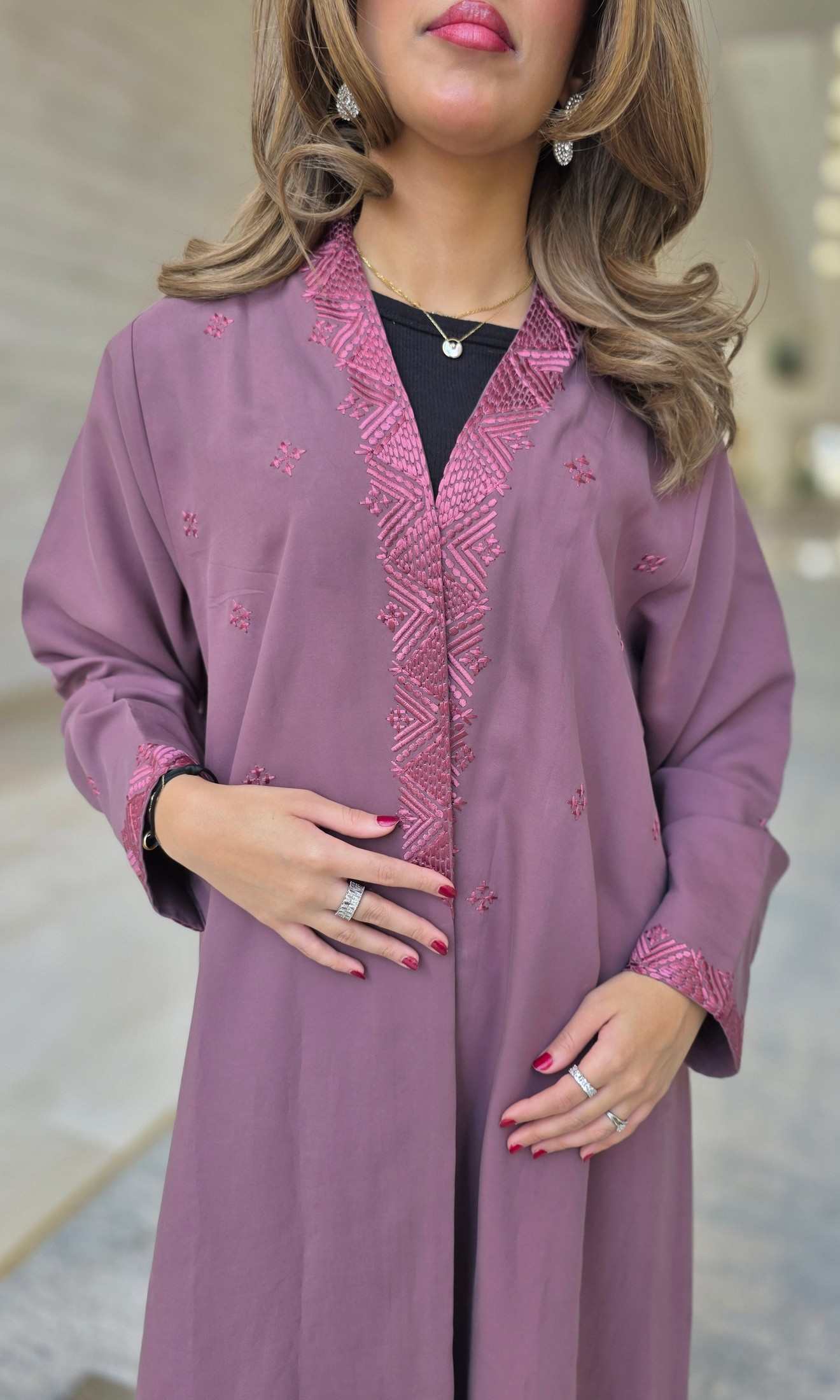 MWT686 -عباية وردية مع تطريز - Aya