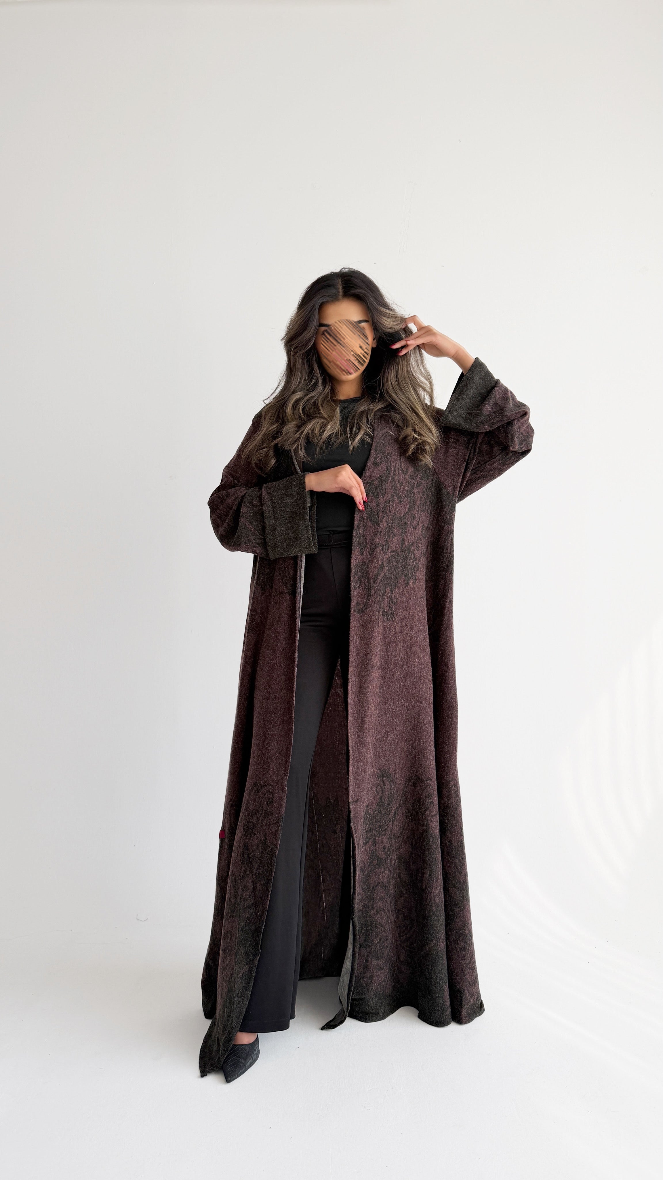 MW1855 - عباية مخمل كاملة طباعة برسمات راقية ودافئي - Aya