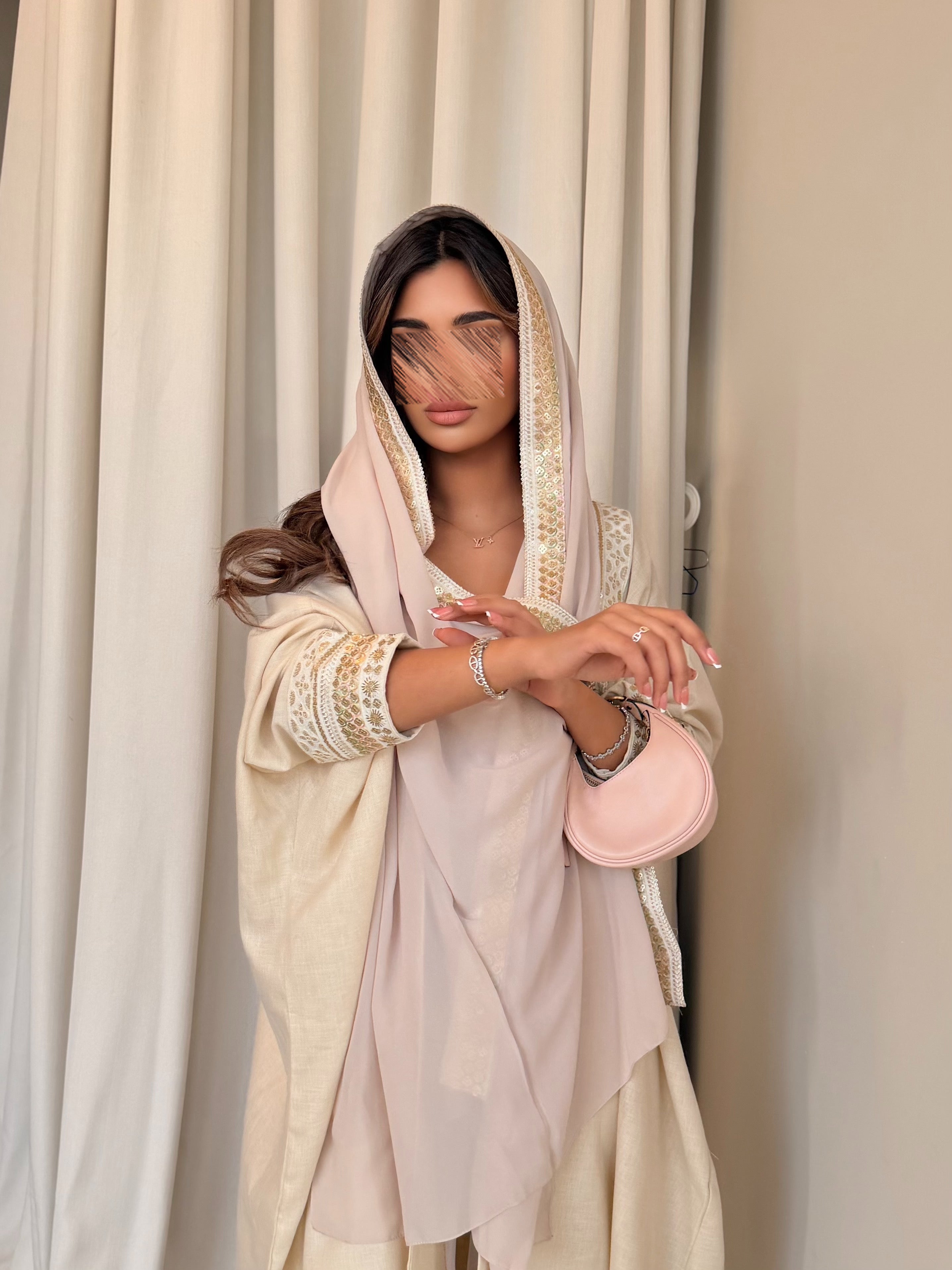 MWT5028 -لينن بيج قصة نص بشت مع كلفه مطرزه بالطرحة الأمام والأكمام والخلف - Aya