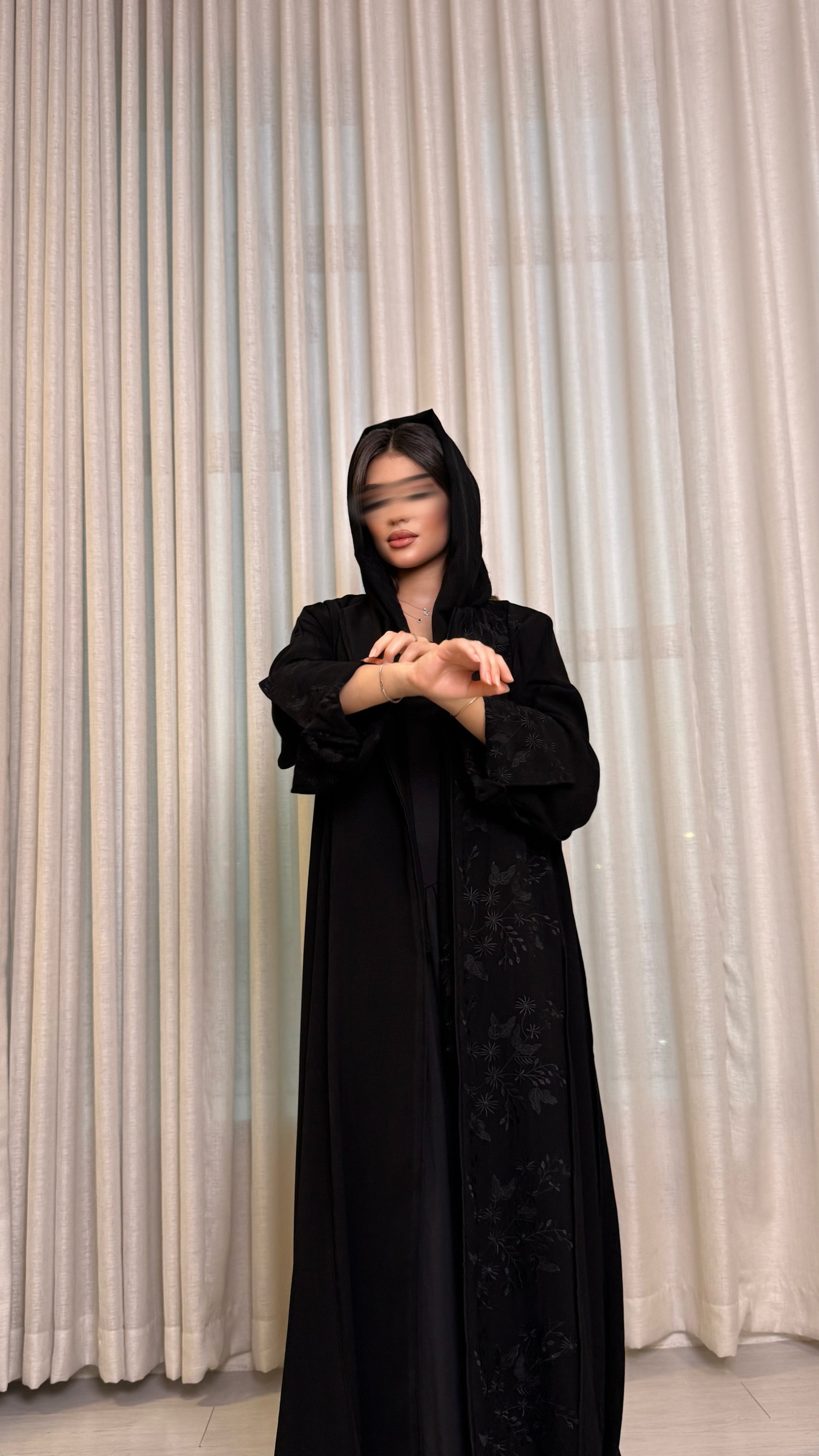 MW1556 - Back Charm | عباية سوداء مطرزة من الجهتين بتفاصيل فاخرة - Aya