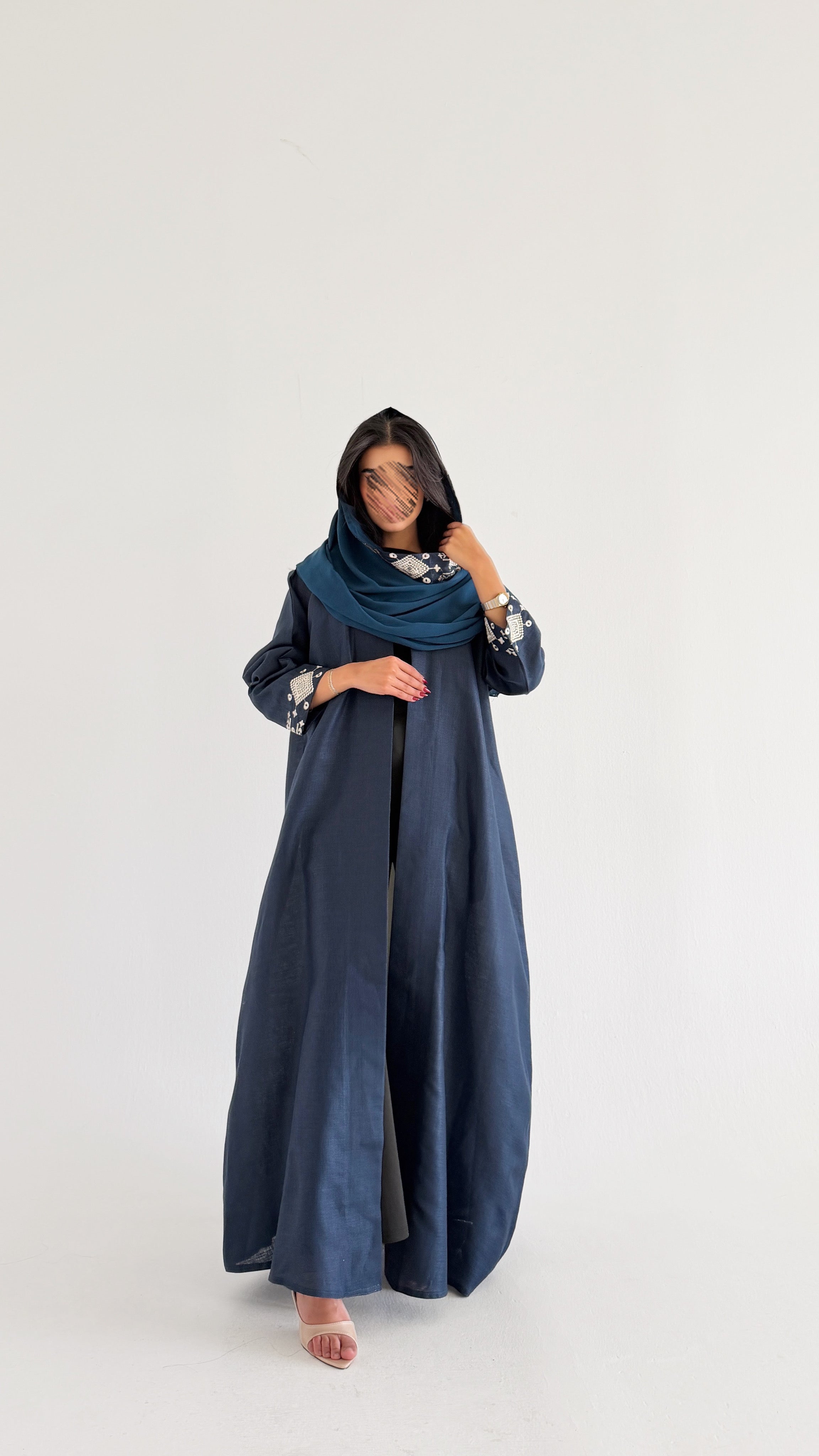 MWT1028 - عبايه لنن تطريز مع تدخيلة شانتون - Aya