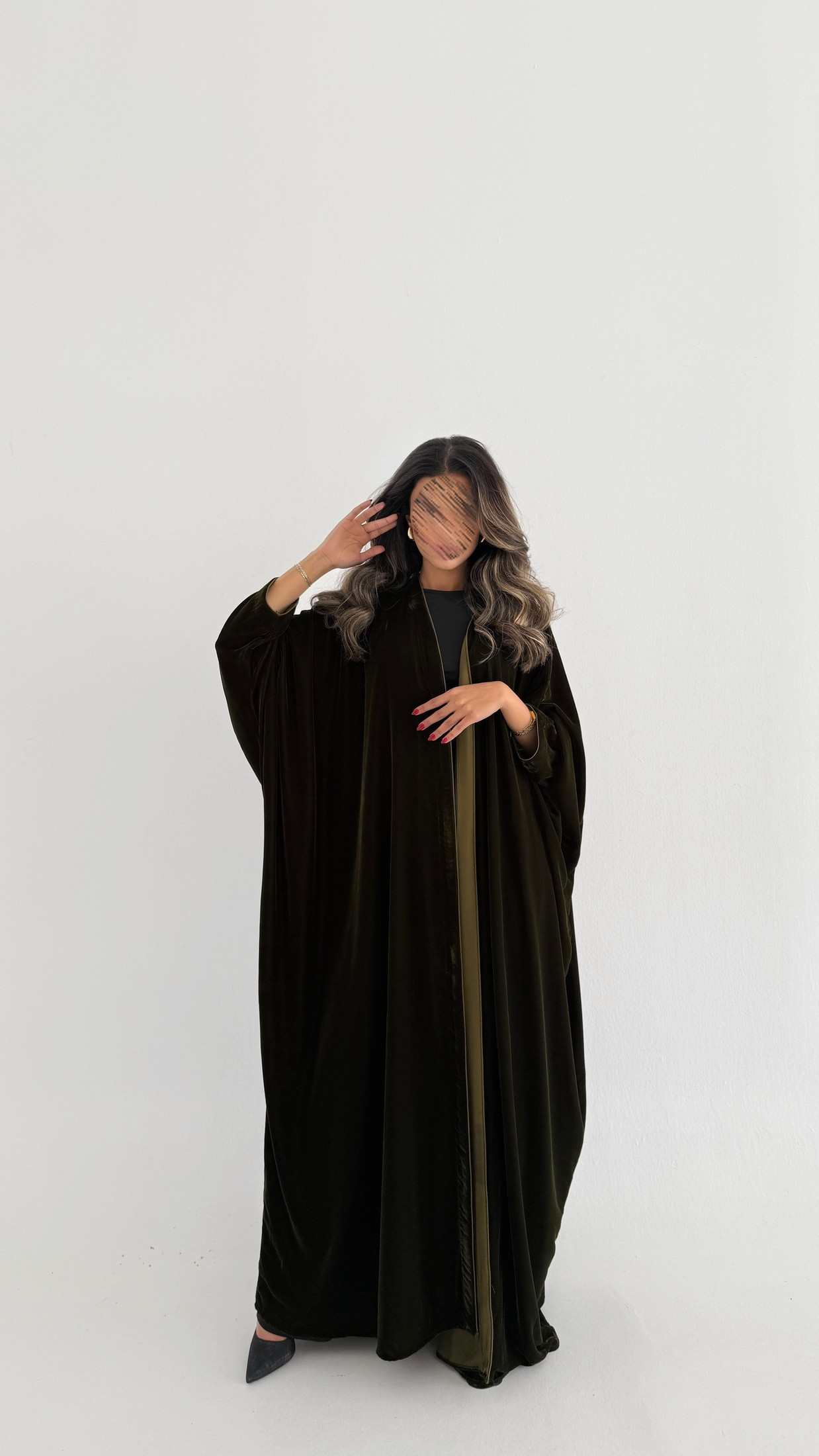 MWT750 - عباية مخمل زيتية - Aya