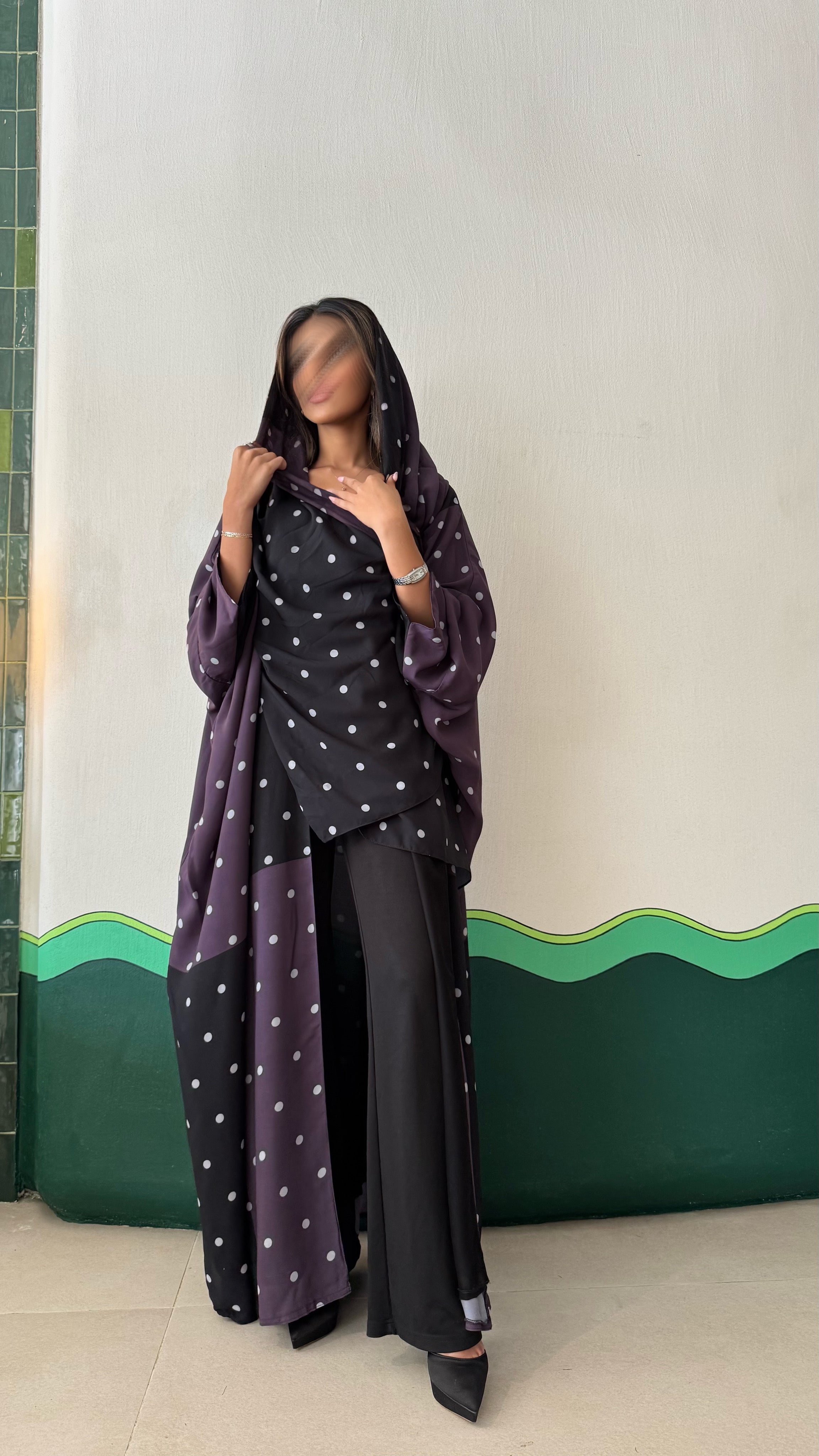 MWT451 - عباية منقطة اسود وبنفسجي - Aya