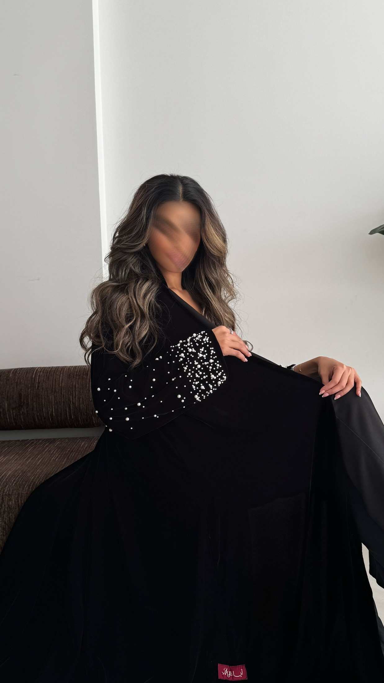 MWT698 - عباية مخمل مع لؤلؤ بالاكمام - Aya