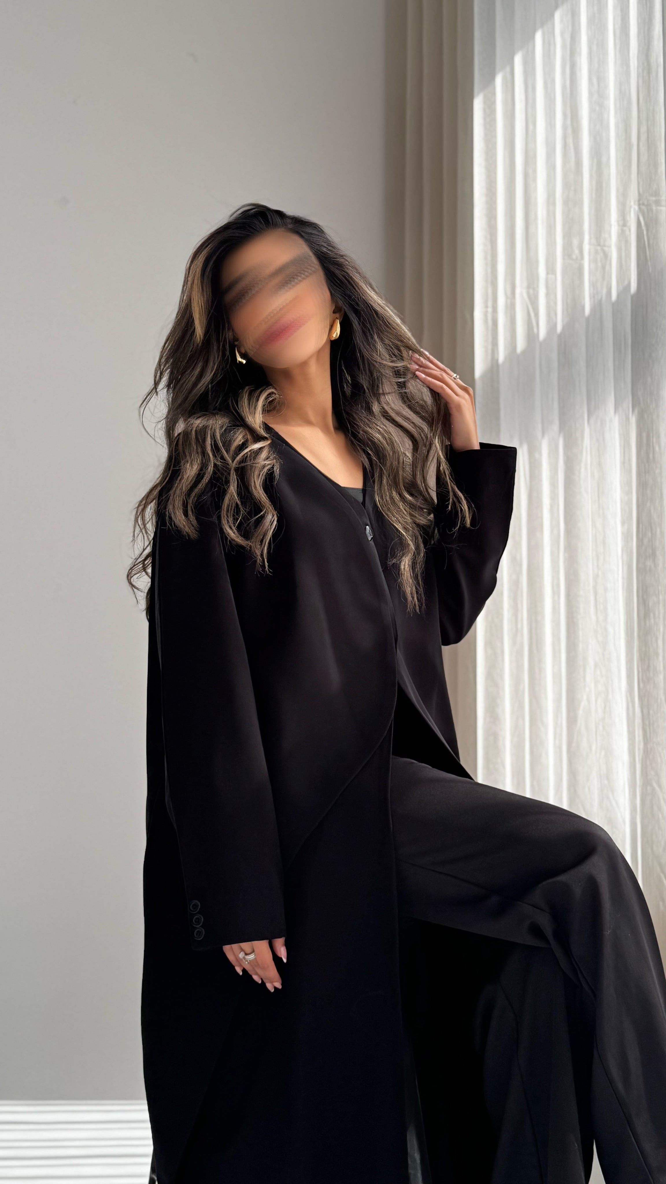 MW1869 - عباية بليزر بقصة من الامام عند الصدر