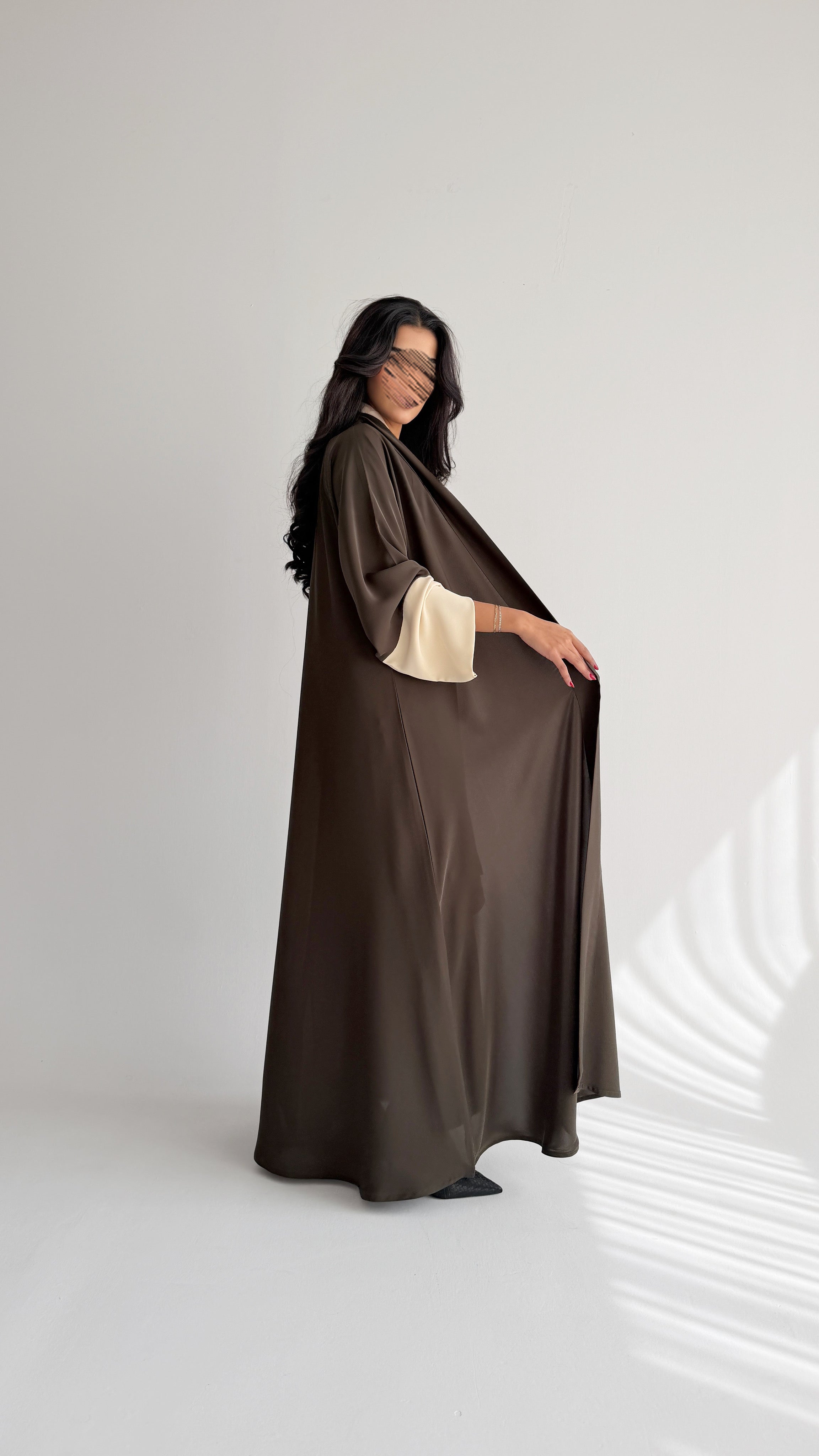 MW2084 - عباية كريب حرير قصه نص كلوش - Aya