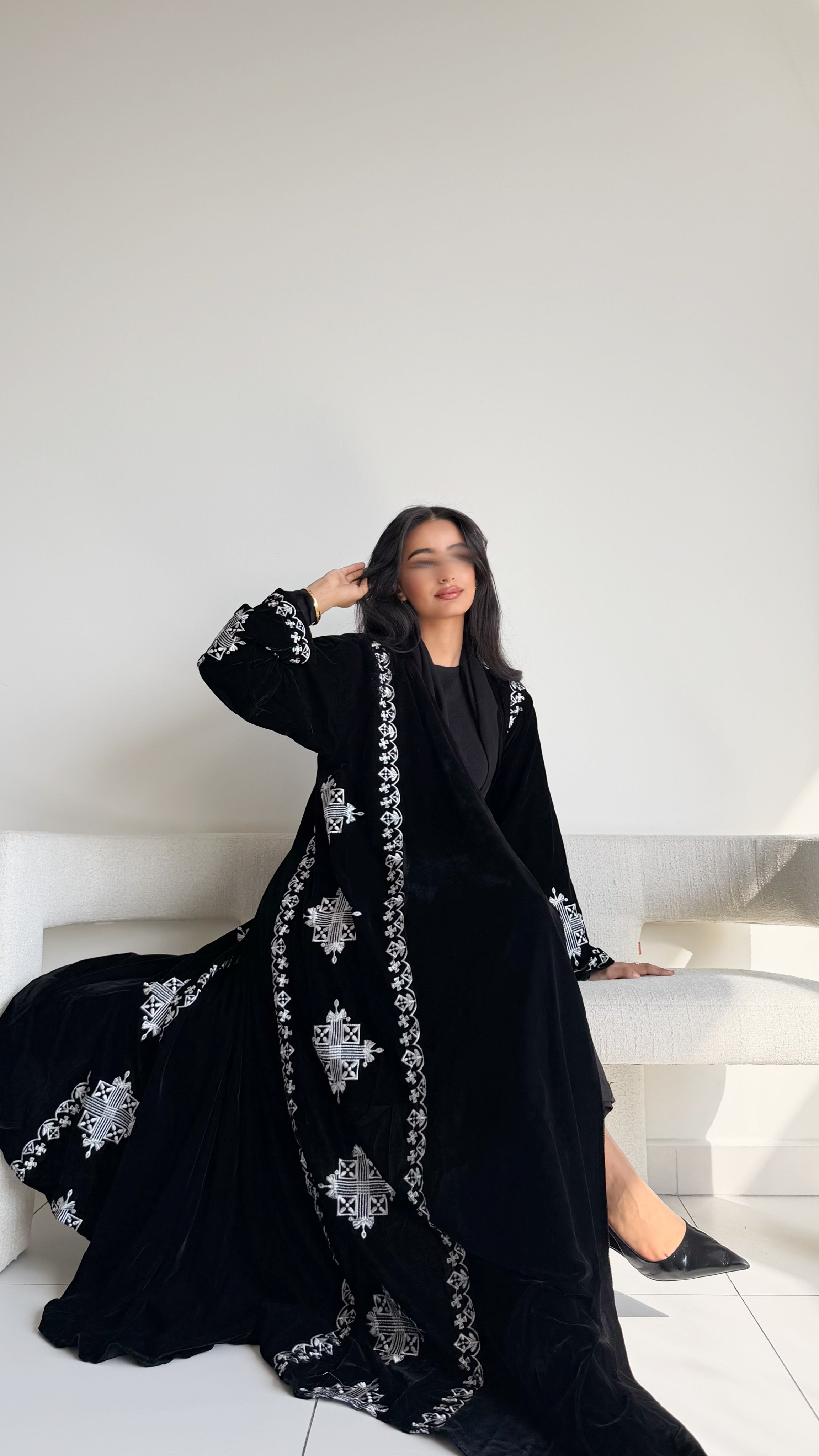 MW1782 - عباية مخمل تطريز كمبيوتر