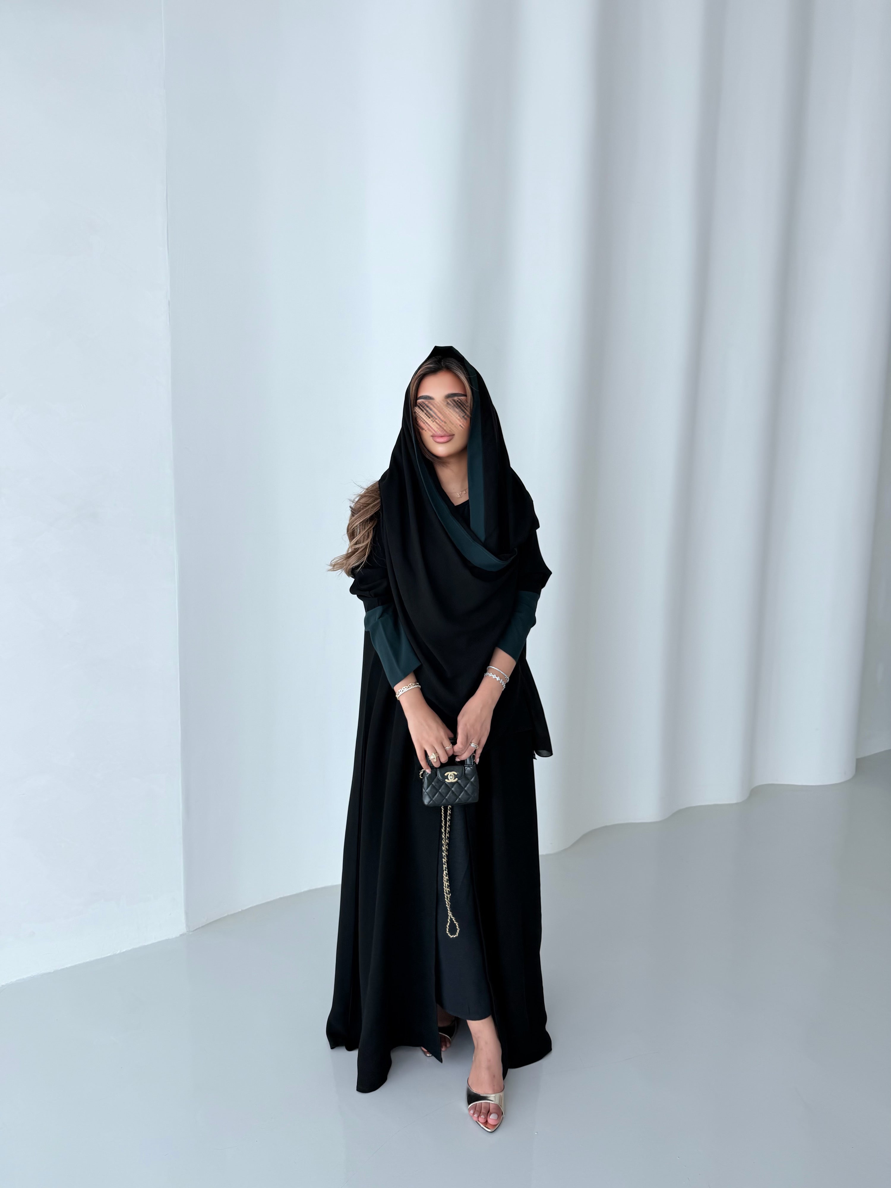 MWT1173 -عباية سوداء بتدخيلة اكمام - Aya