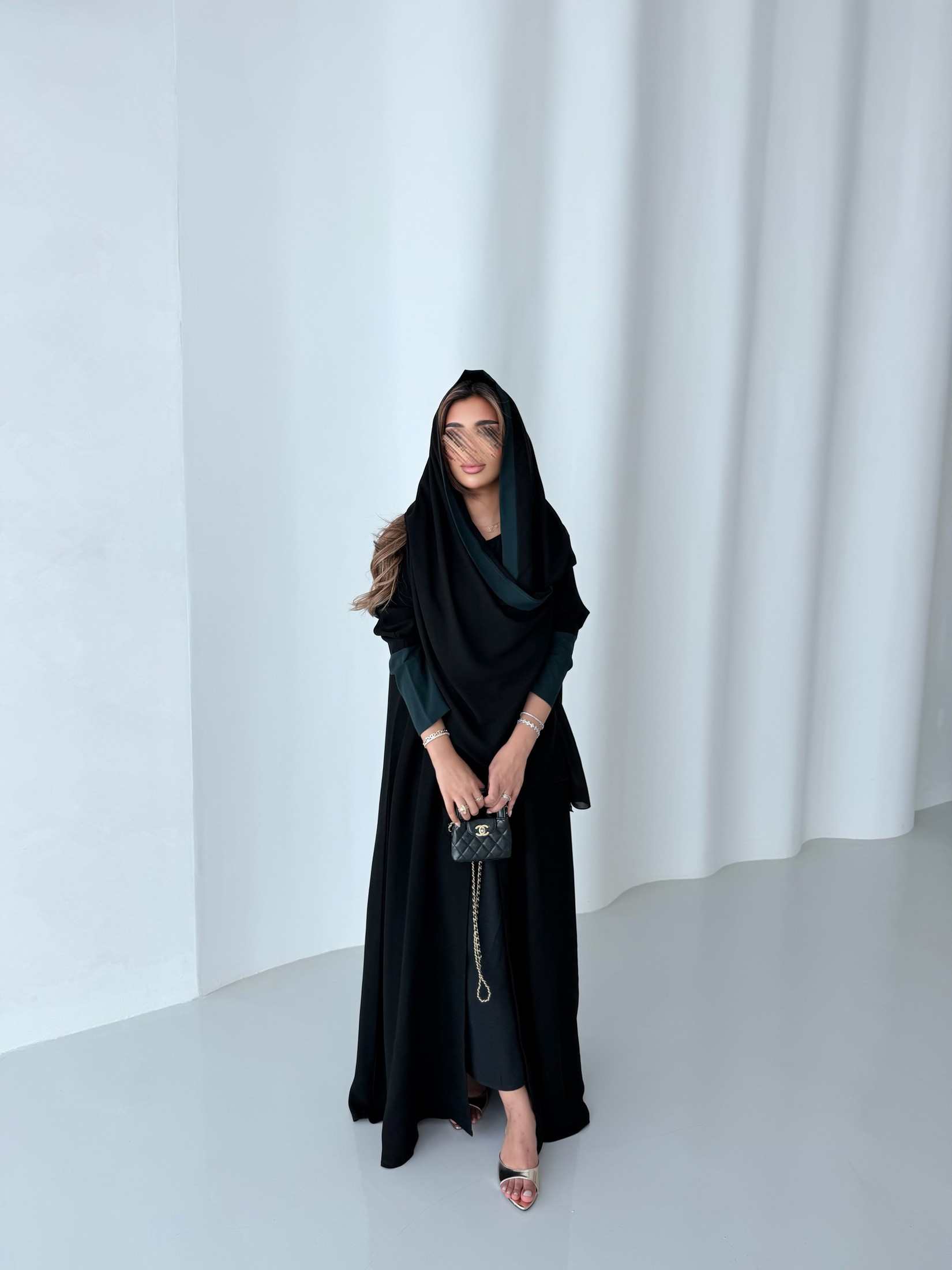 MWT1173 -عباية سوداء بتدخيلة اكمام - Aya