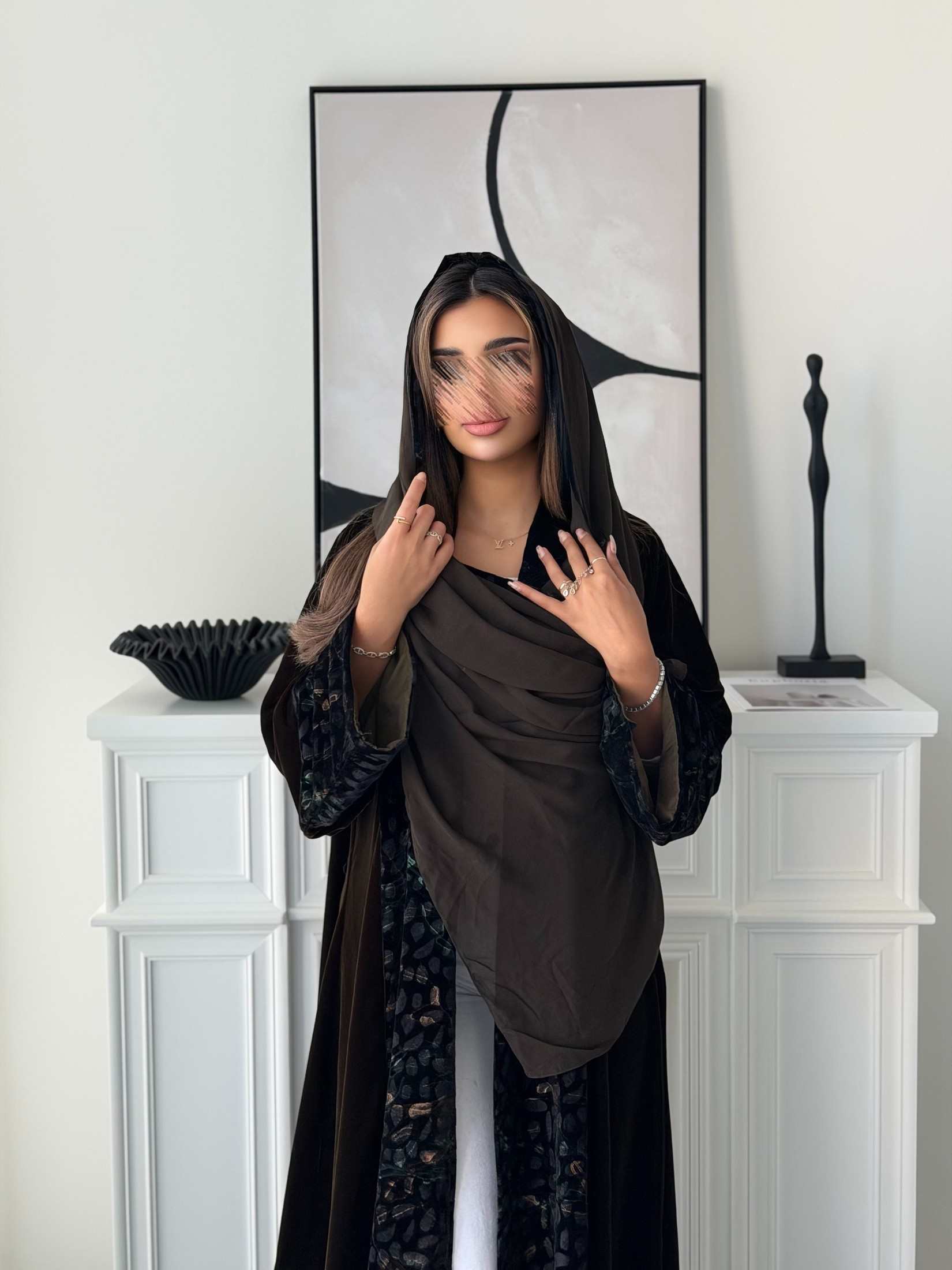 MWT5000 - عبايةمخمل زيتي مع طباعة - Aya