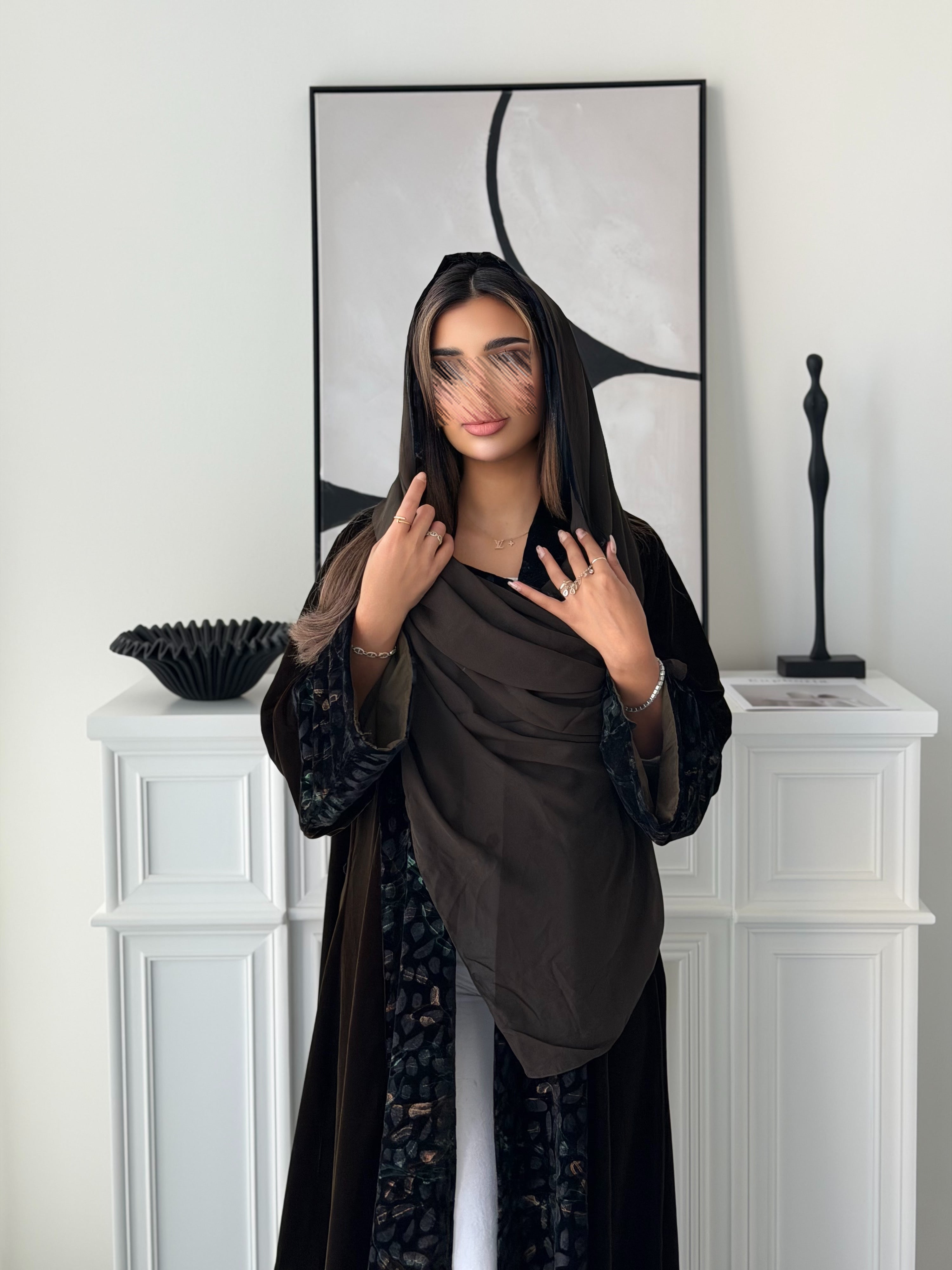 MWT5000 - عبايةمخمل زيتي مع طباعة - Aya