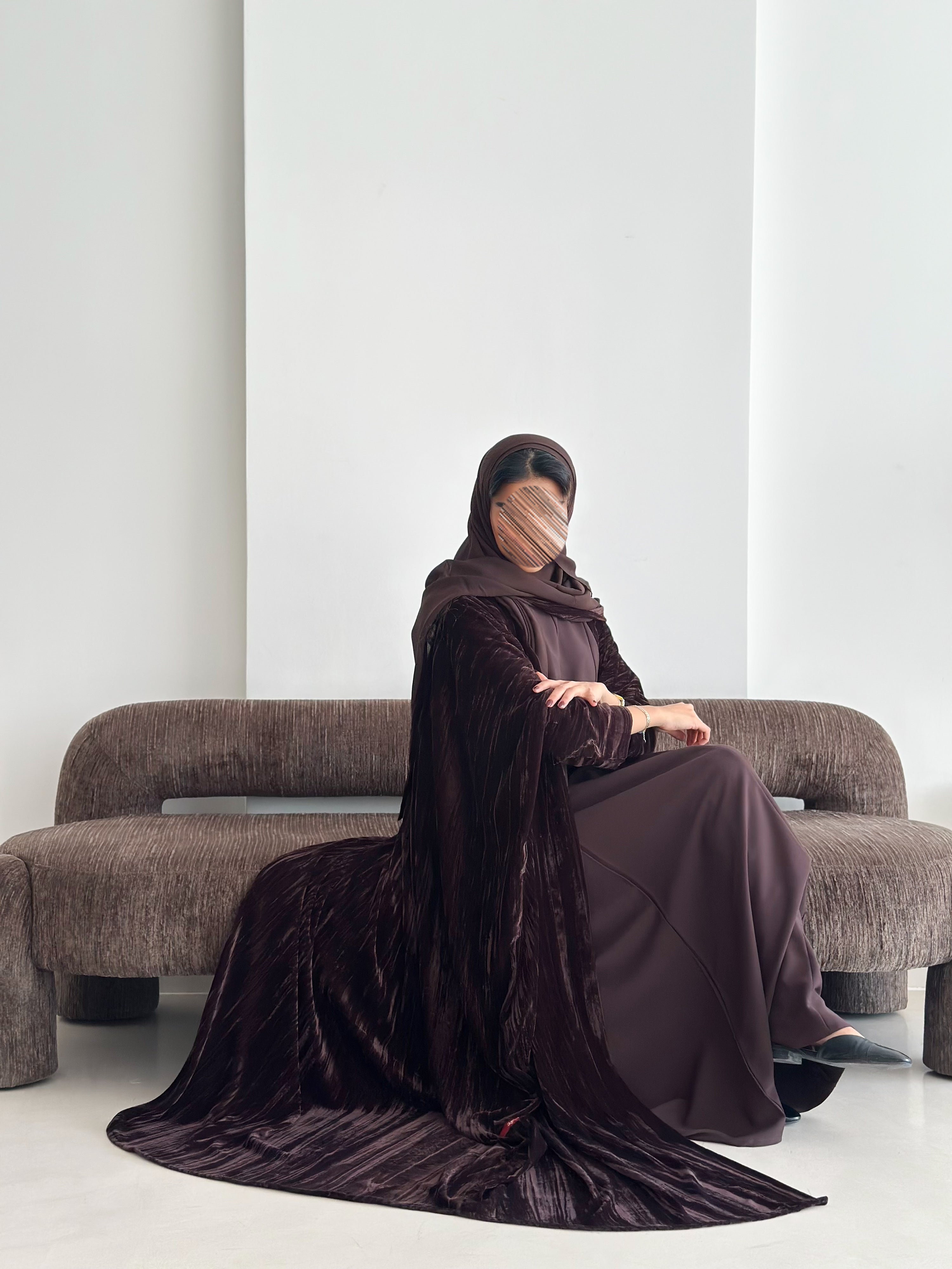 MW1889 - عباية مخمل مع فستان كريب