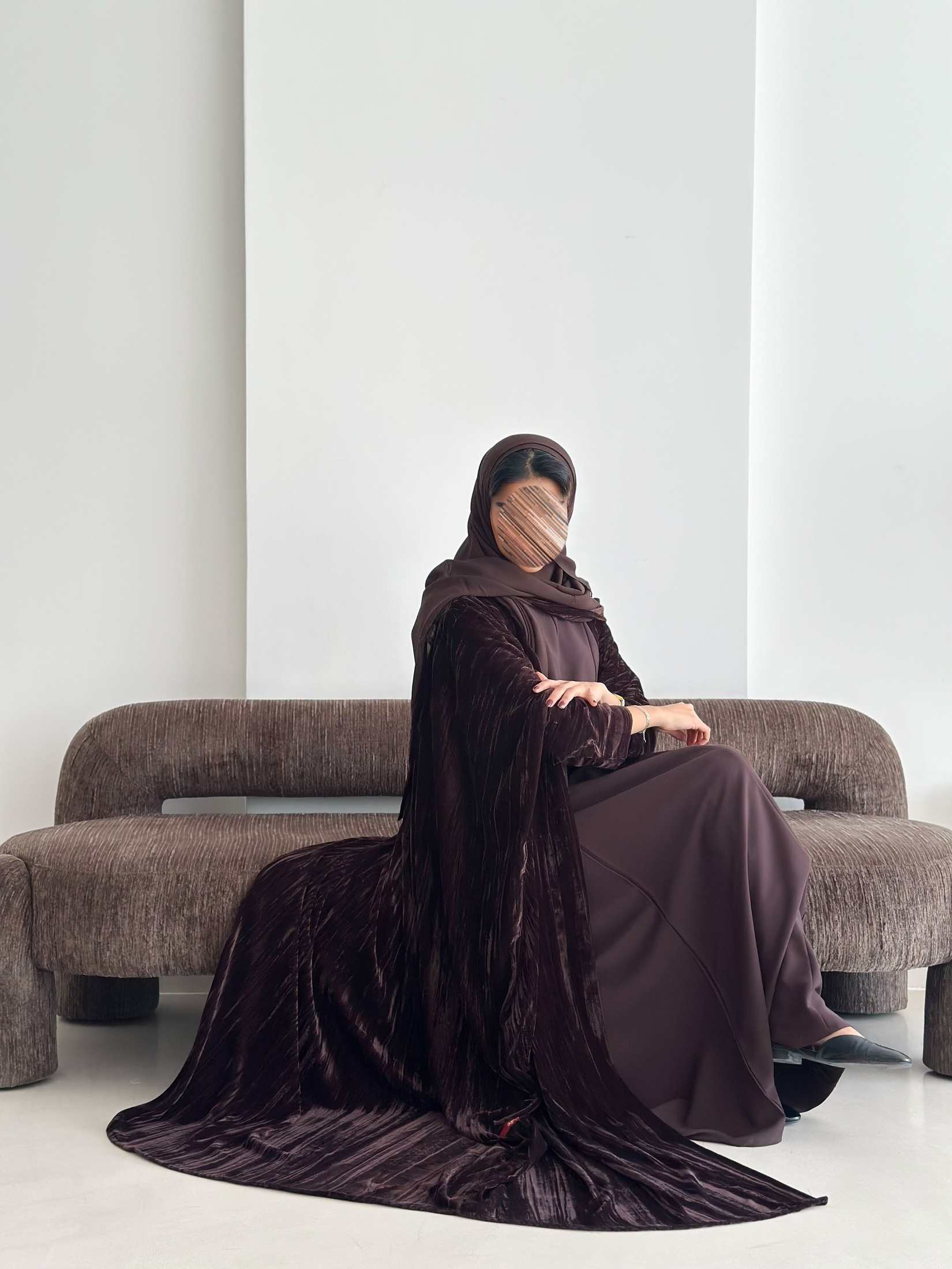 MW1889 - عباية مخمل مع فستان كريب - Aya