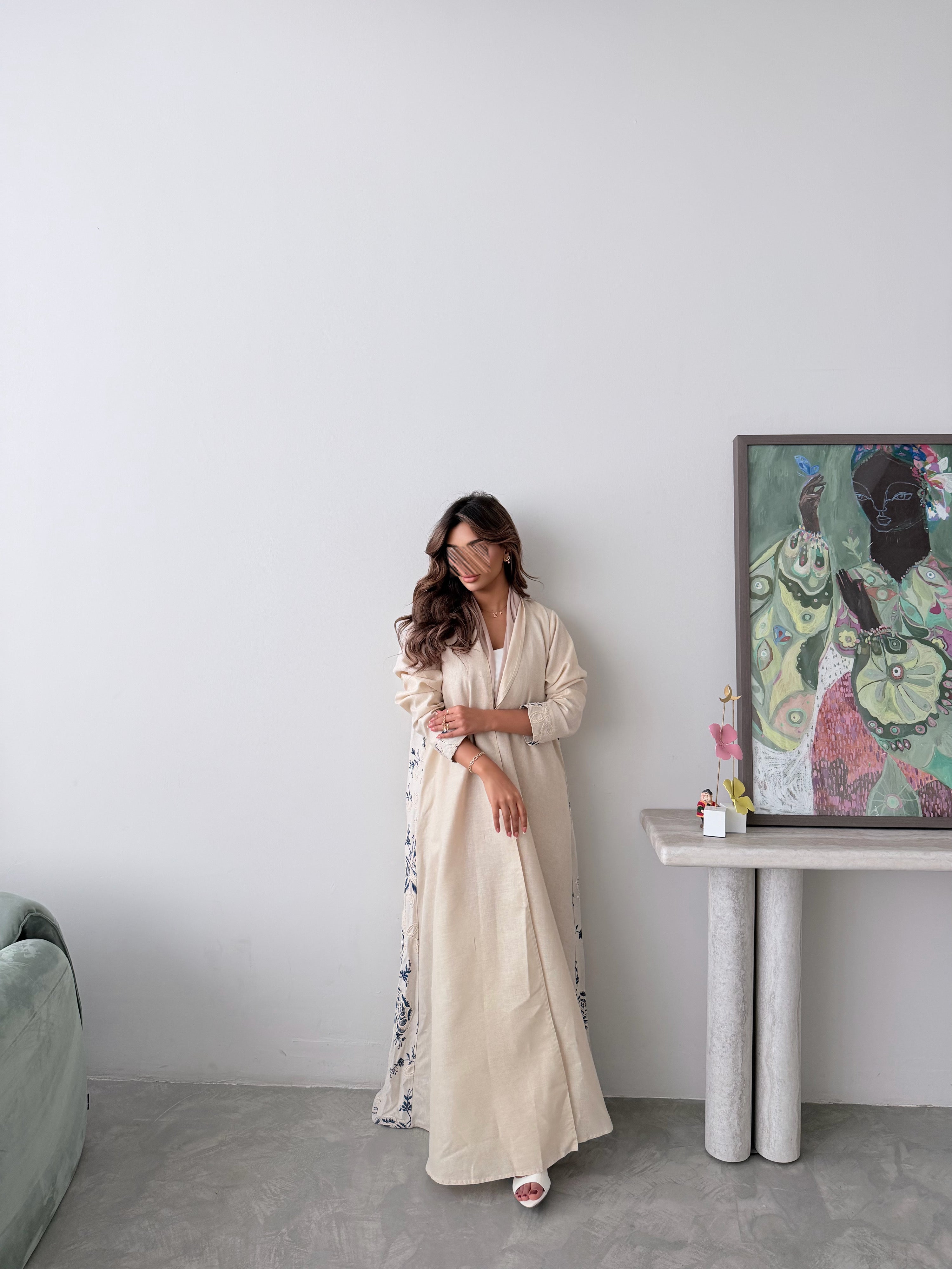 MWT781 - عباية لنن مع خلف لنن مطرز - Aya