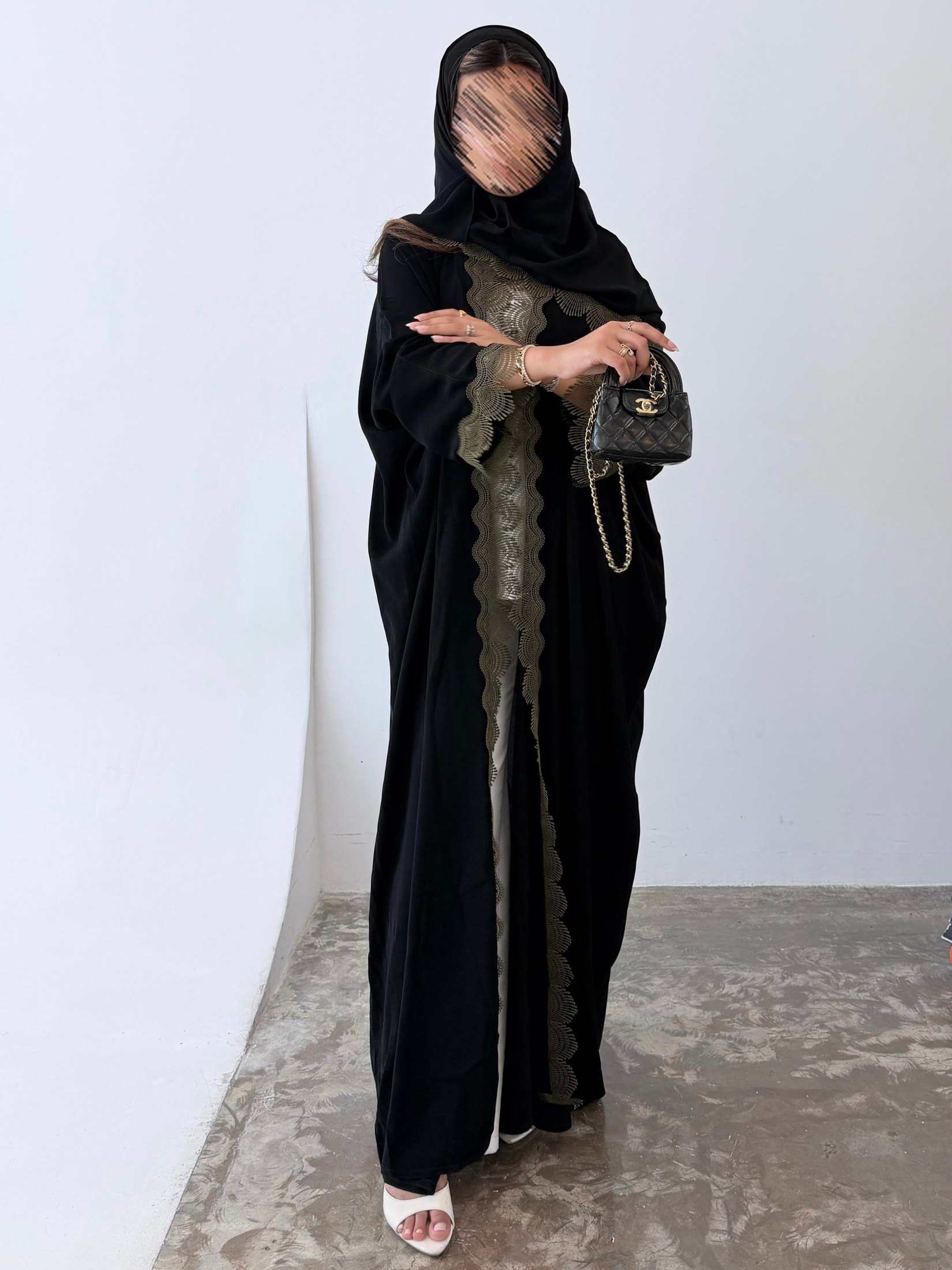 MWT5128 - عباية دانتيل راقية بتفاصيل هادئة كمية محدودة - Aya