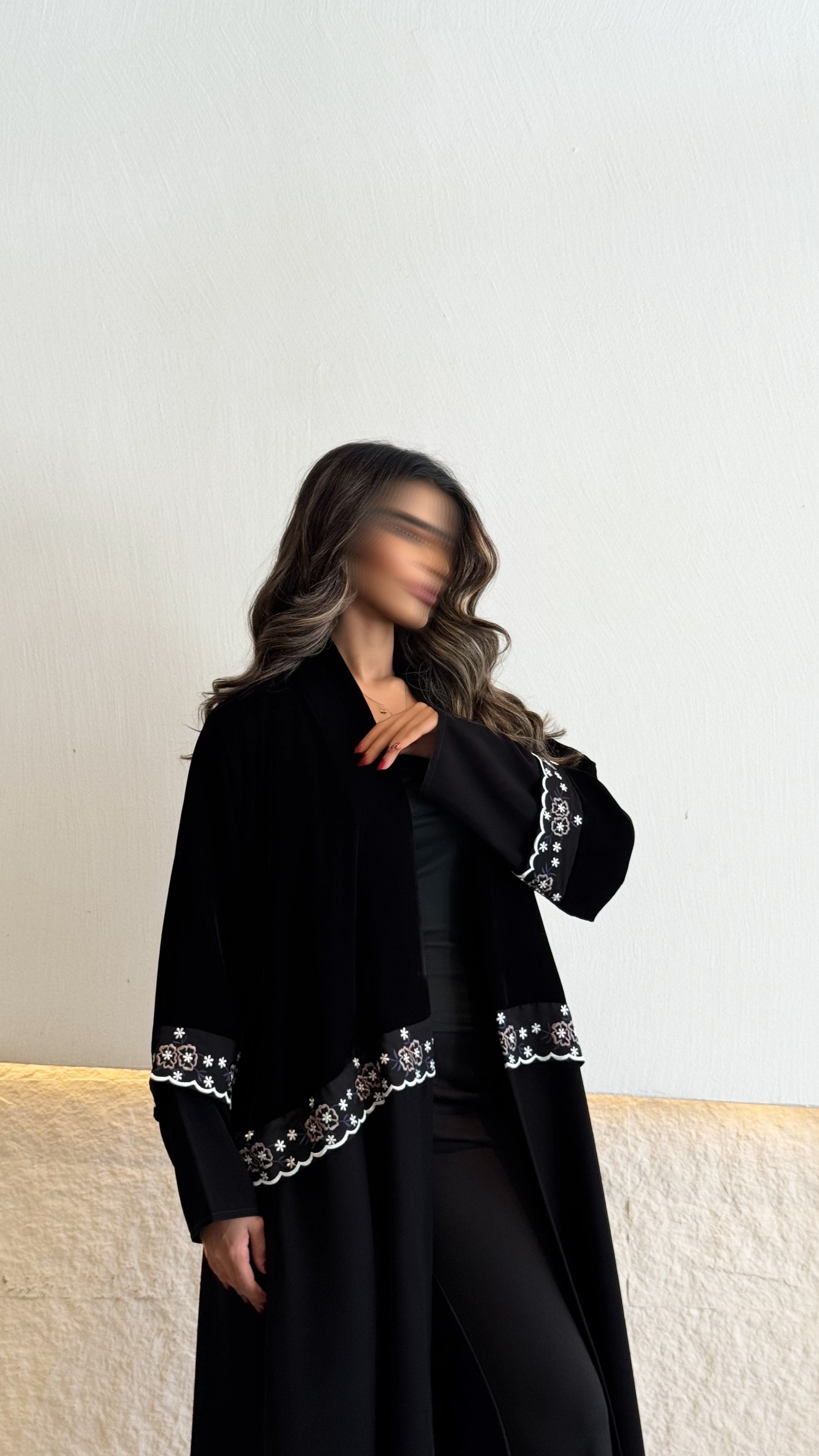 MW1777 - عباية مخمل من تحت قماش كريب الرياض كلفه تطريز كمبيوتر - Aya