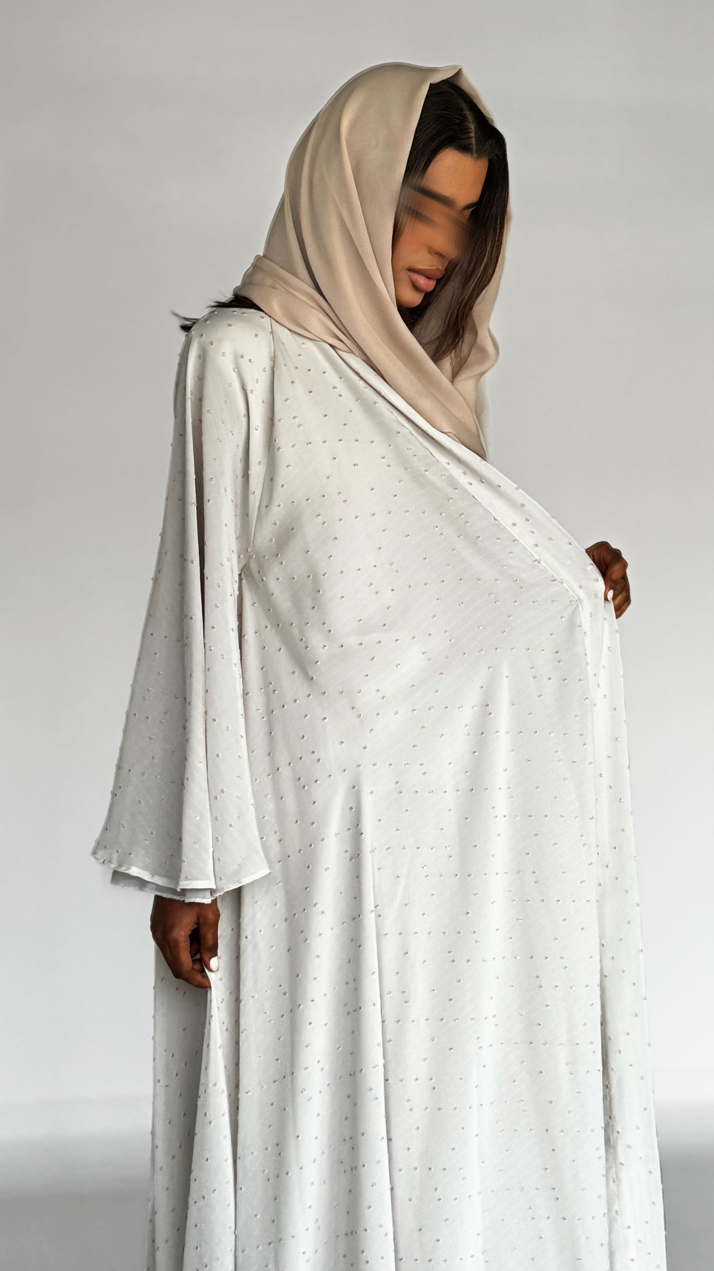 MW1822 - عباية دبل كلوش بأكمام فضافضة من الكريب الياباني - Aya