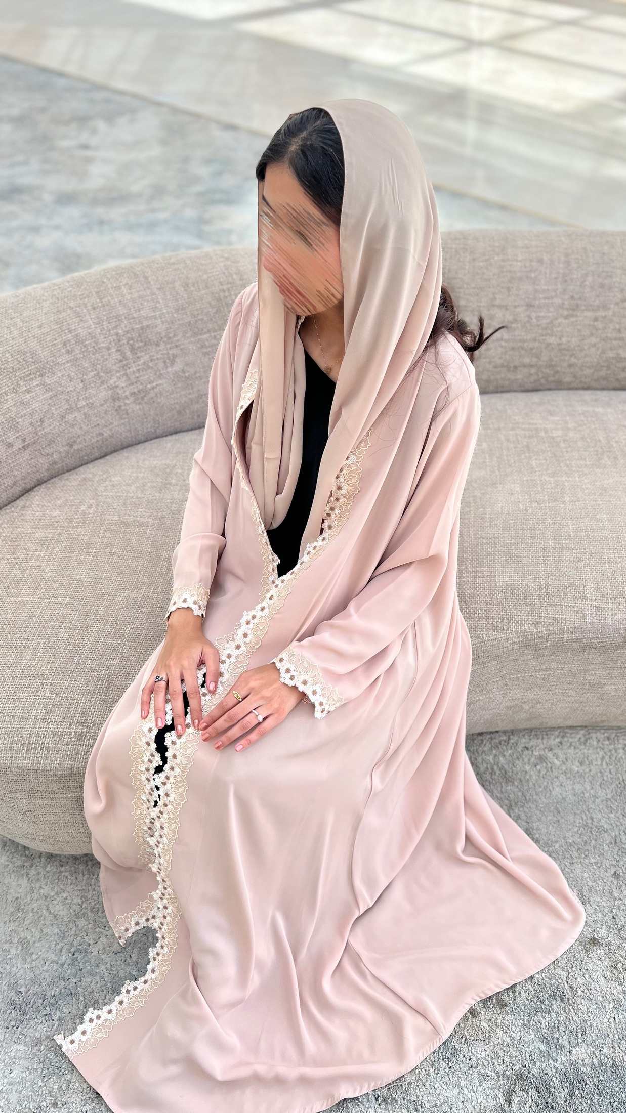 MW1723 - عباية كريب باردة مع تطريز - Aya
