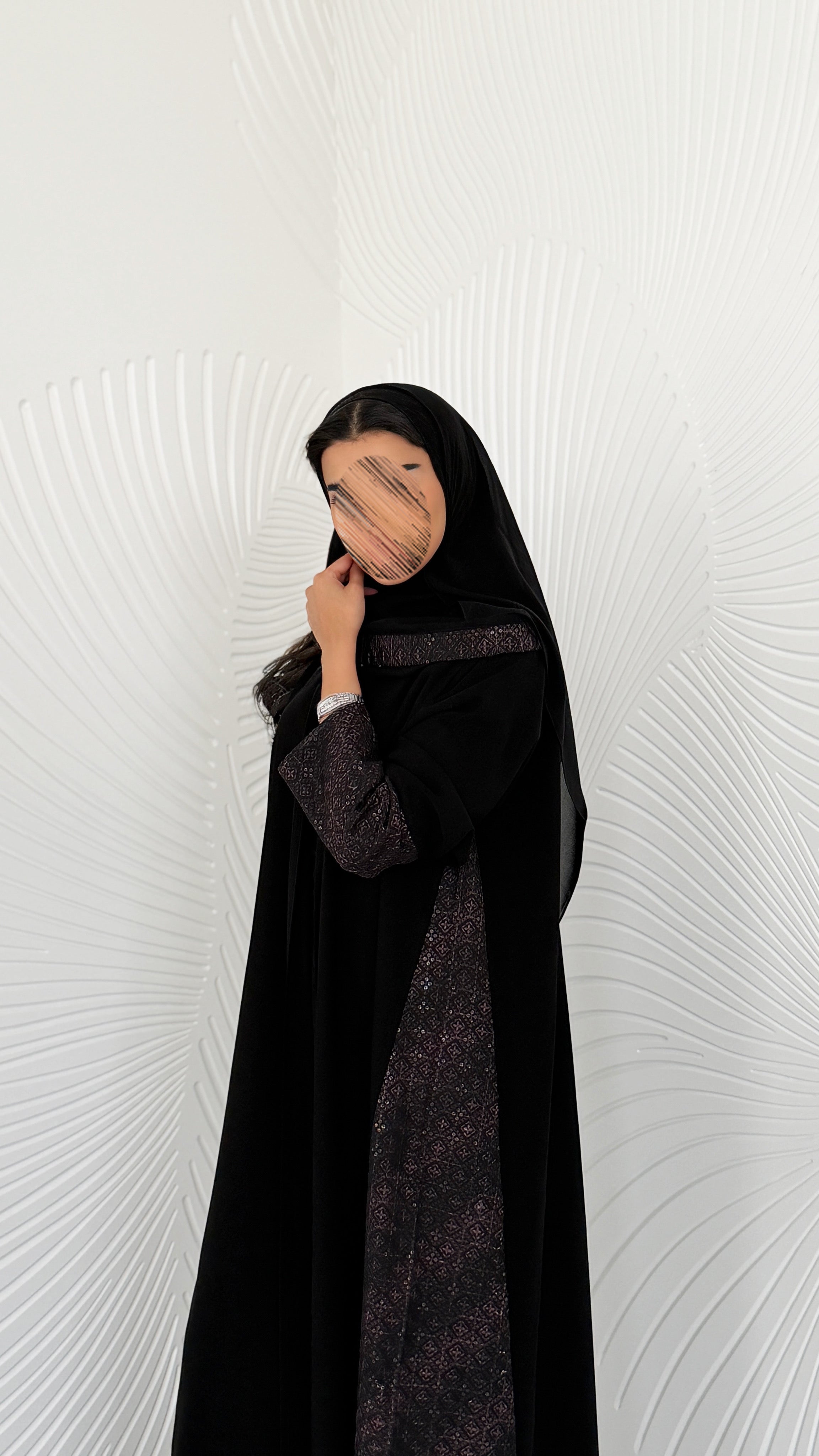 MWT2057 - عباية كريب اسود مع تدخيلة ركامة - Aya