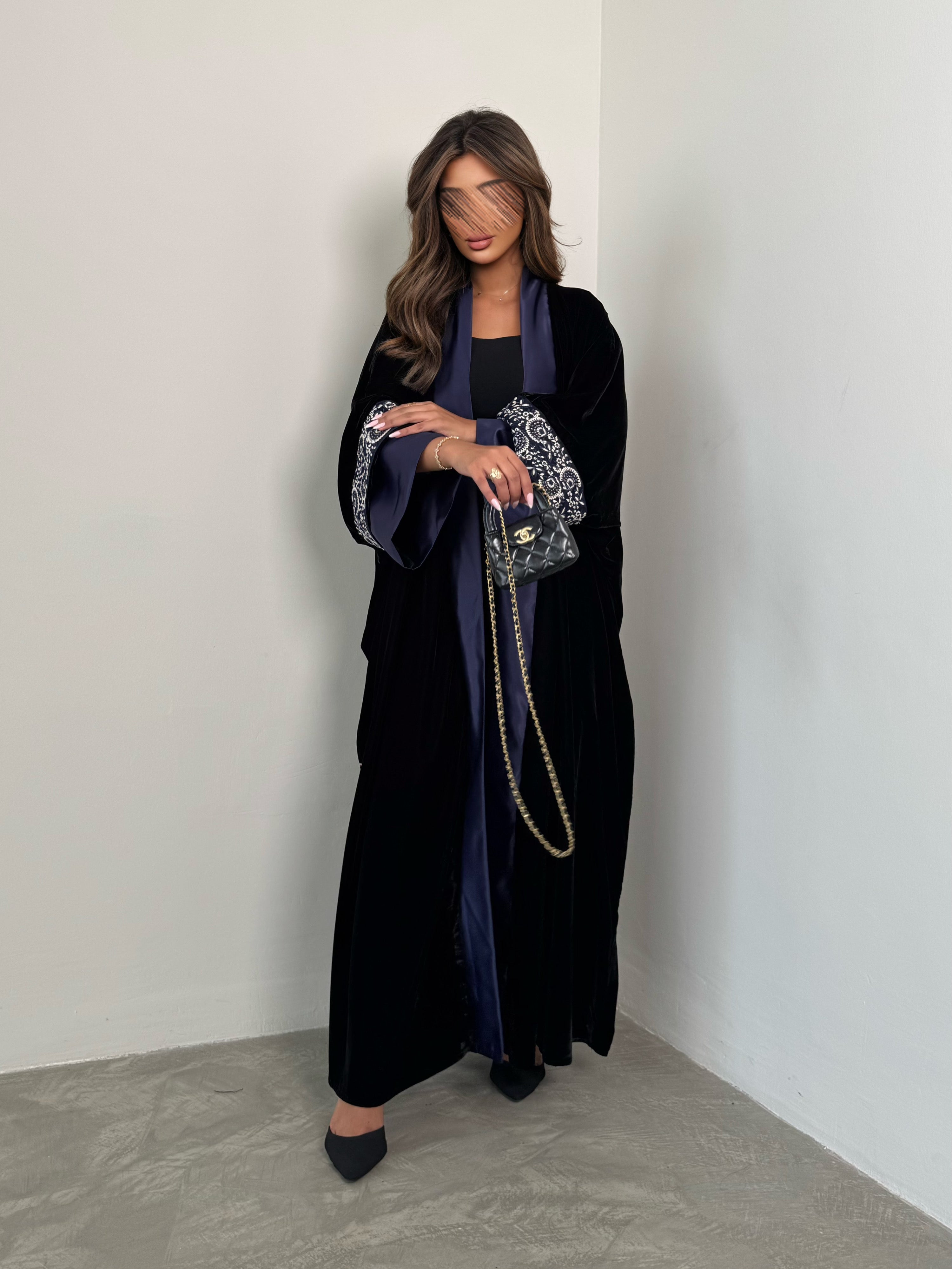 MWT671 - عباية كحلي مع تدخيلة ساتان - Aya