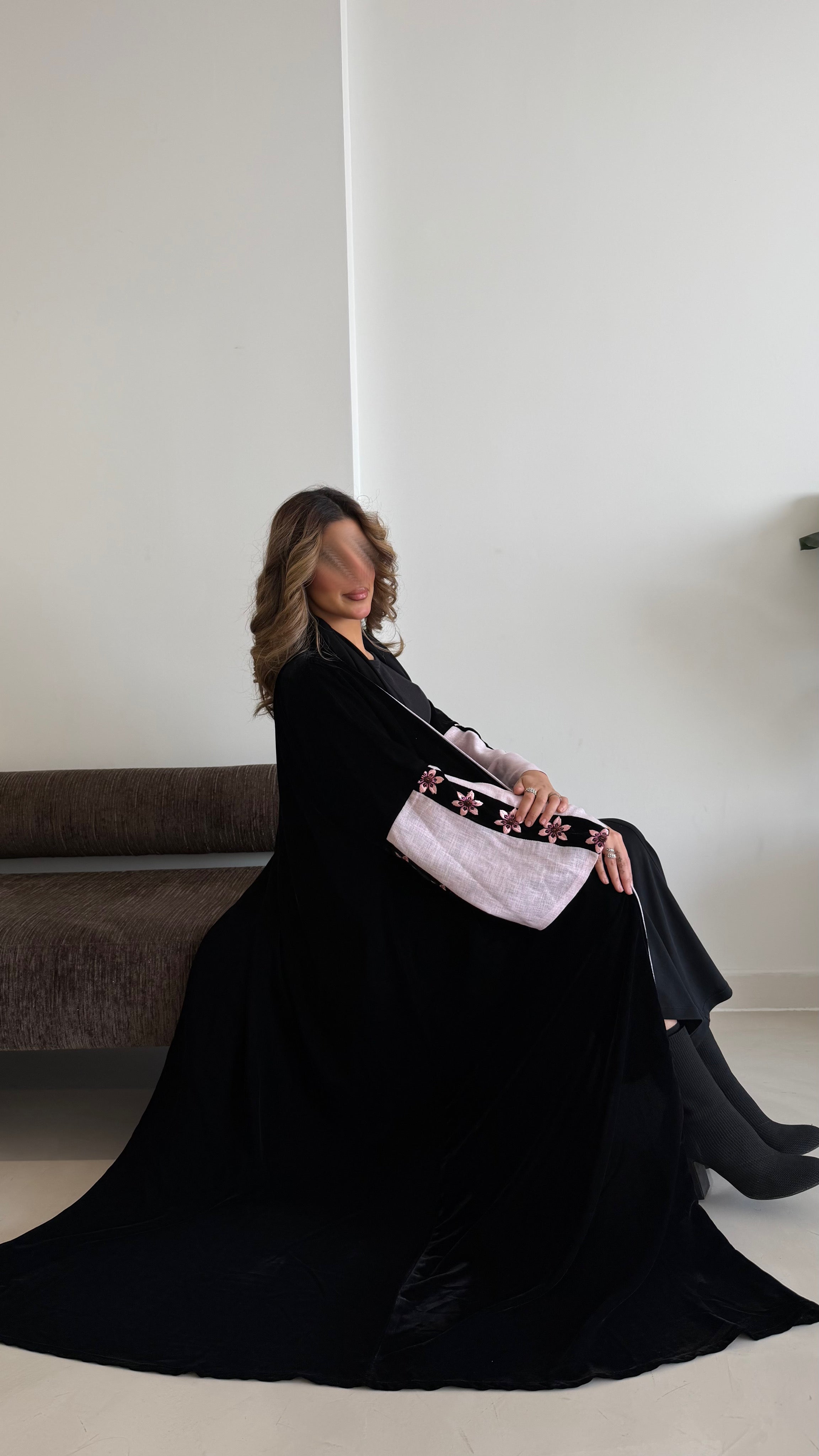 MW1796 - عباية مخمل تطريز كمبيوتر - Aya