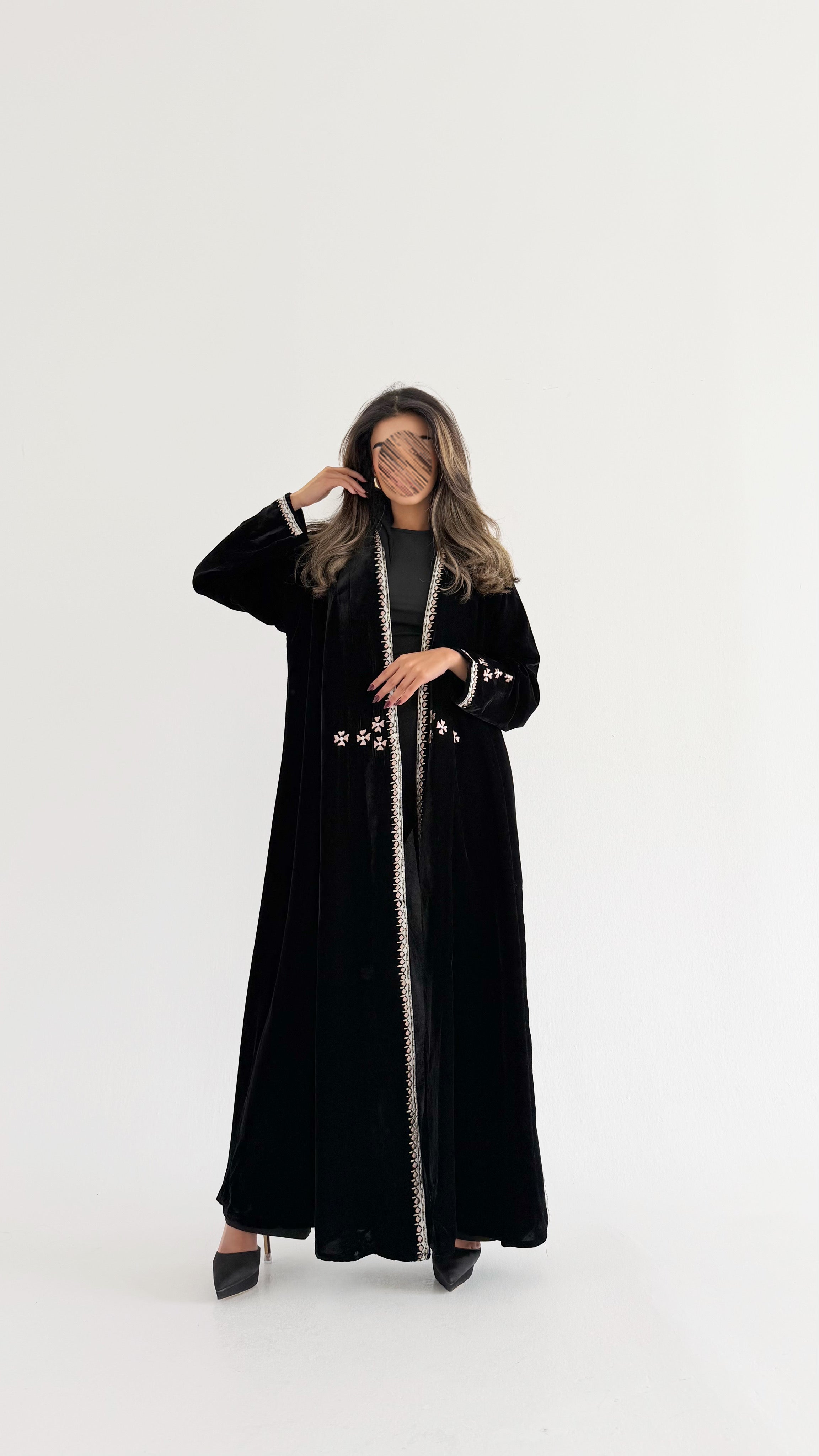 MWT655 - عباية تطريز مخمل اسود - Aya