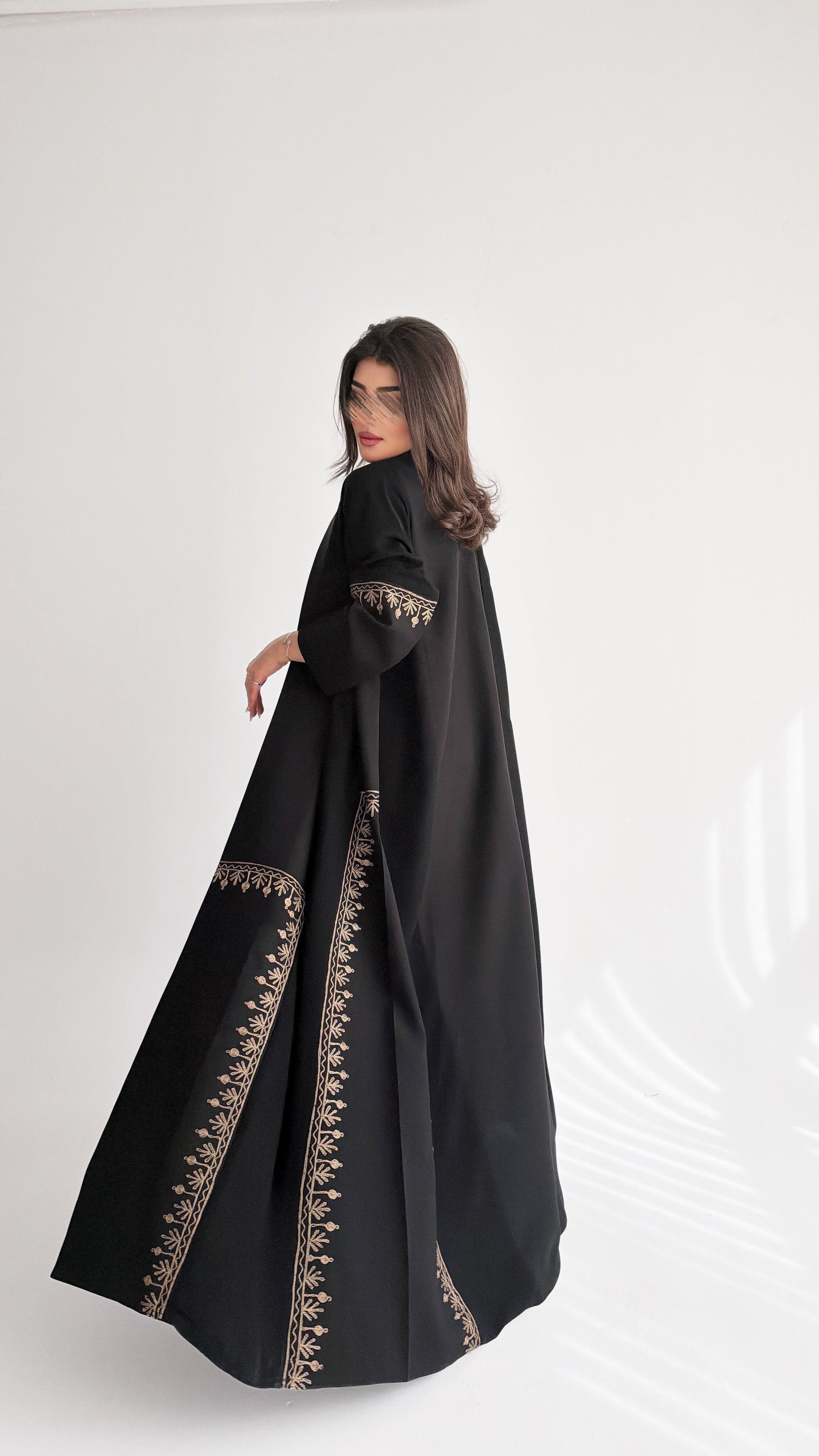 MWT1031 - عباية اسود بتطريز من الامام واضافه دندوشة - Aya