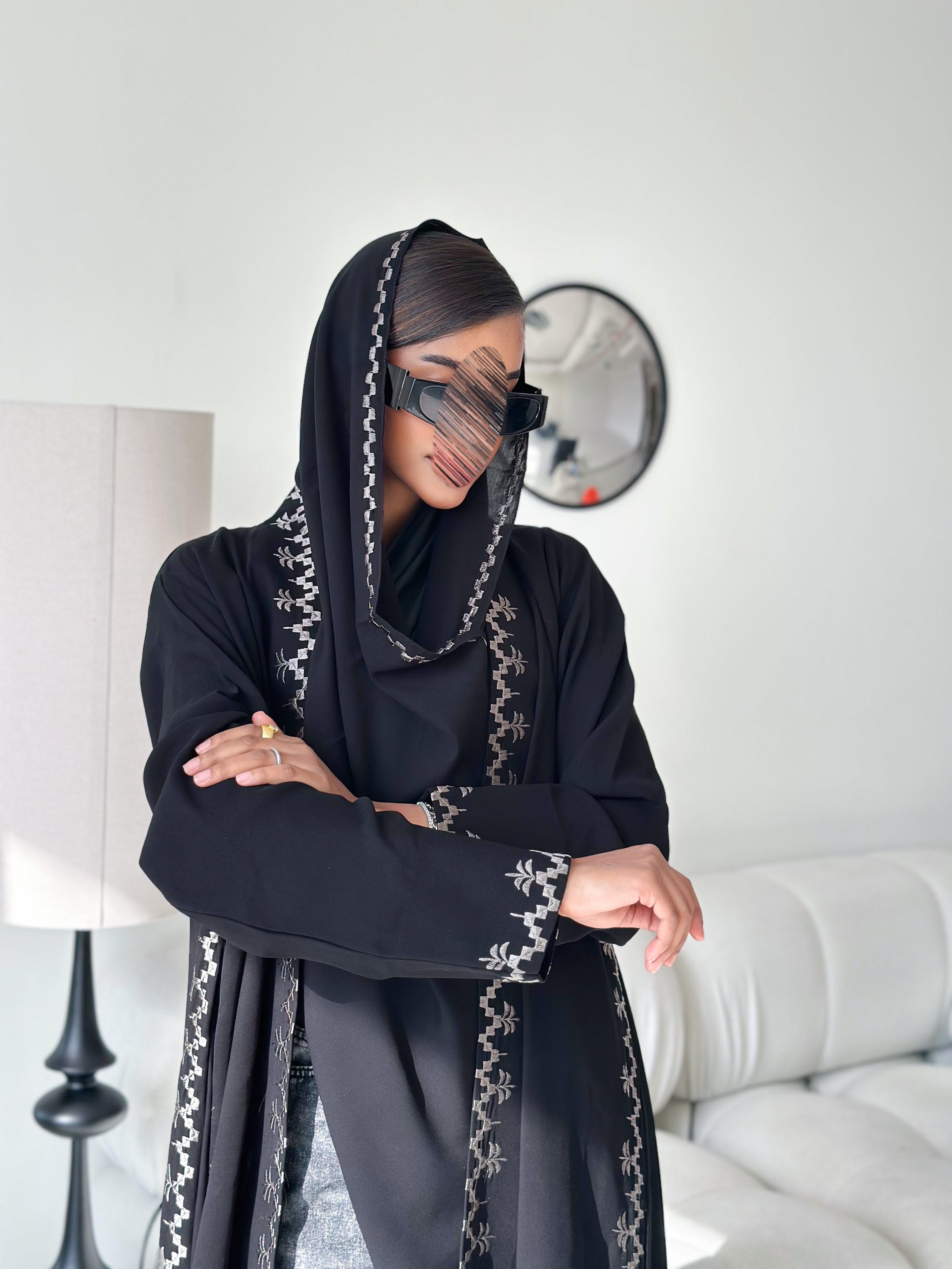 MW1814 - عباية السراميك الملكية بتفاصيل مطرزة - Aya