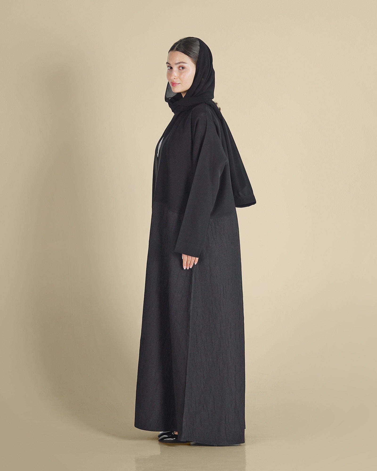 MW645 - Light Crepe Standing with Jacquard Half-Cloche
