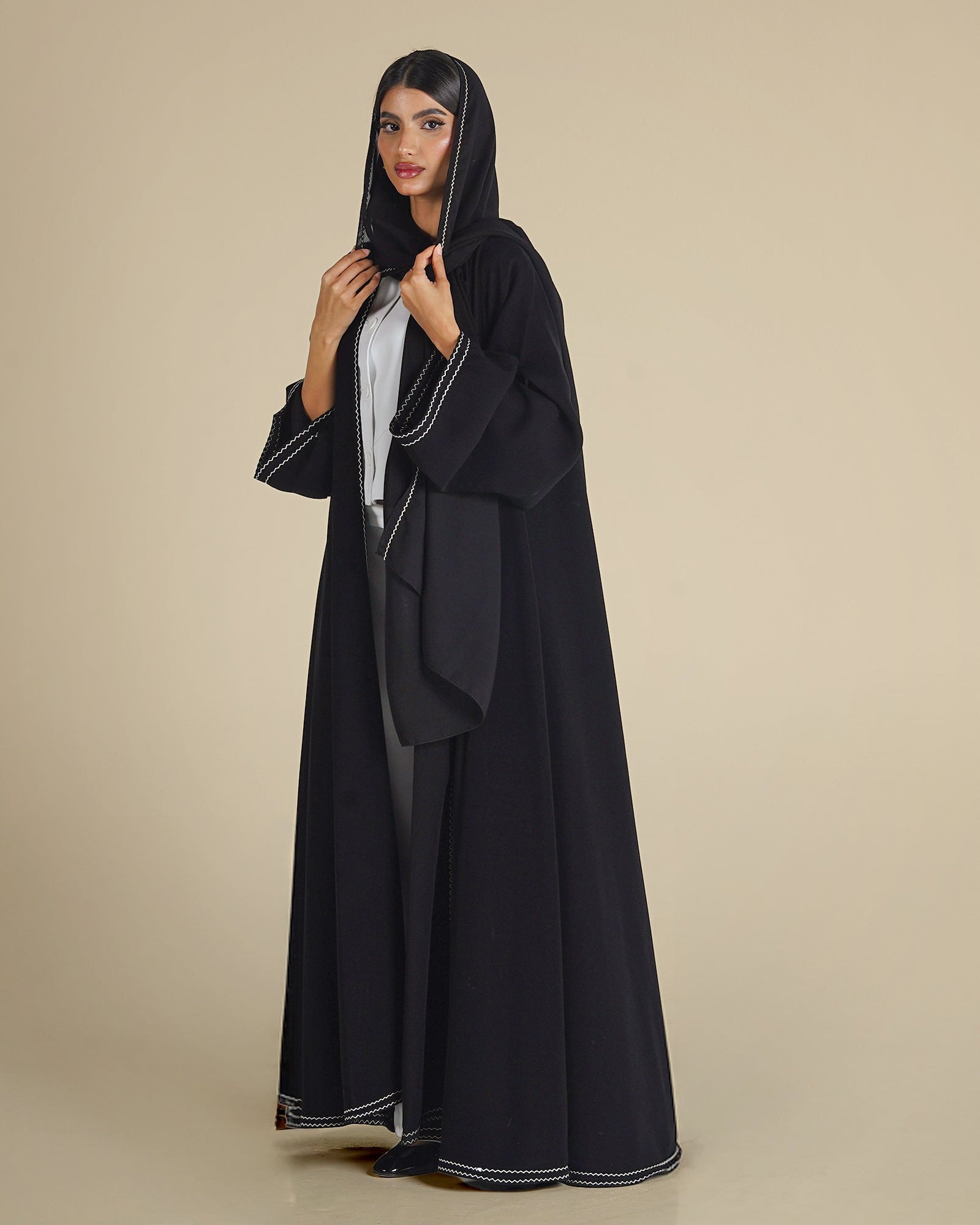 MW645 - Light Crepe Standing with Jacquard Half-Cloche