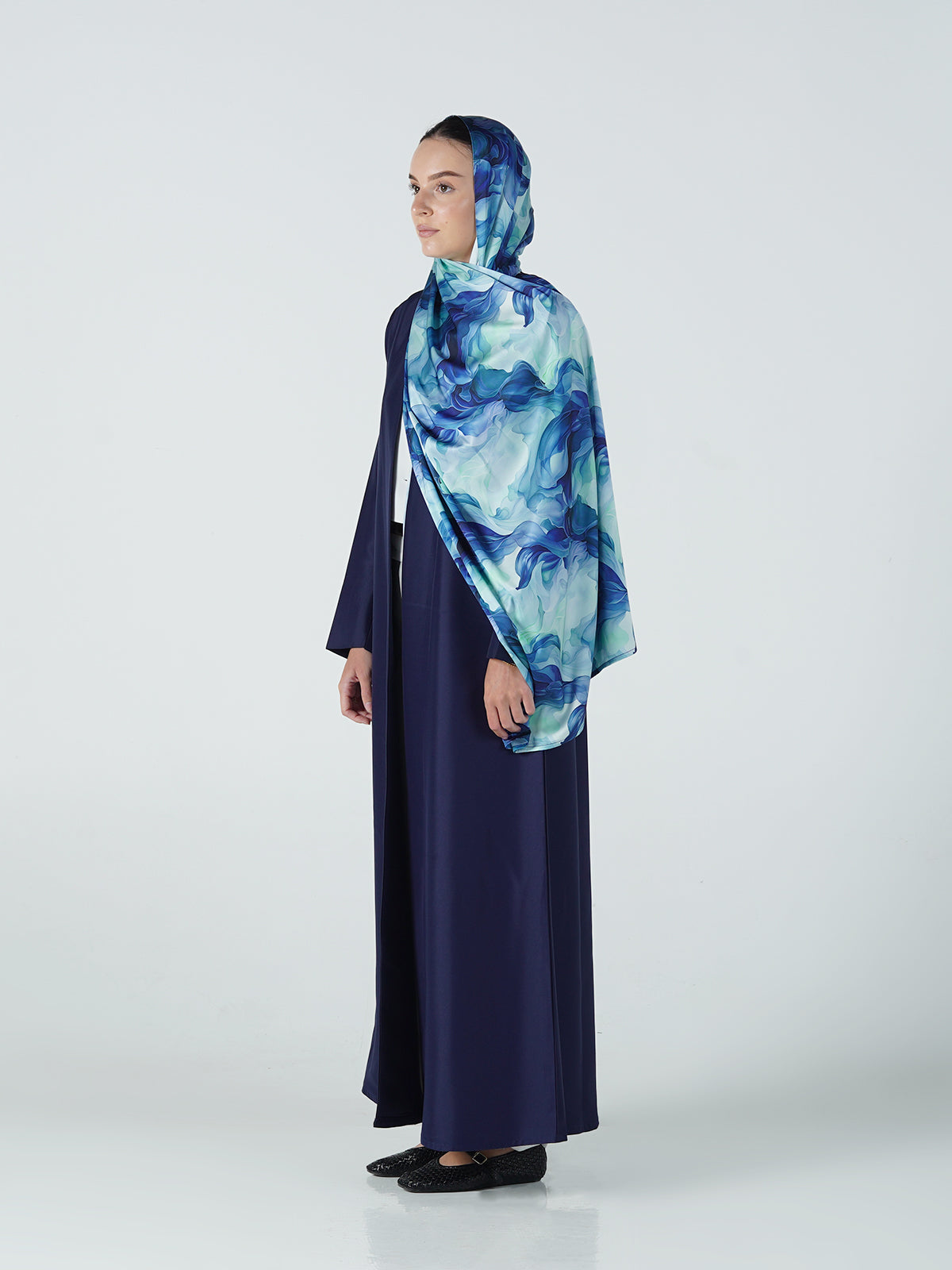 MW645 - Light Crepe Standing with Jacquard Half-Cloche
