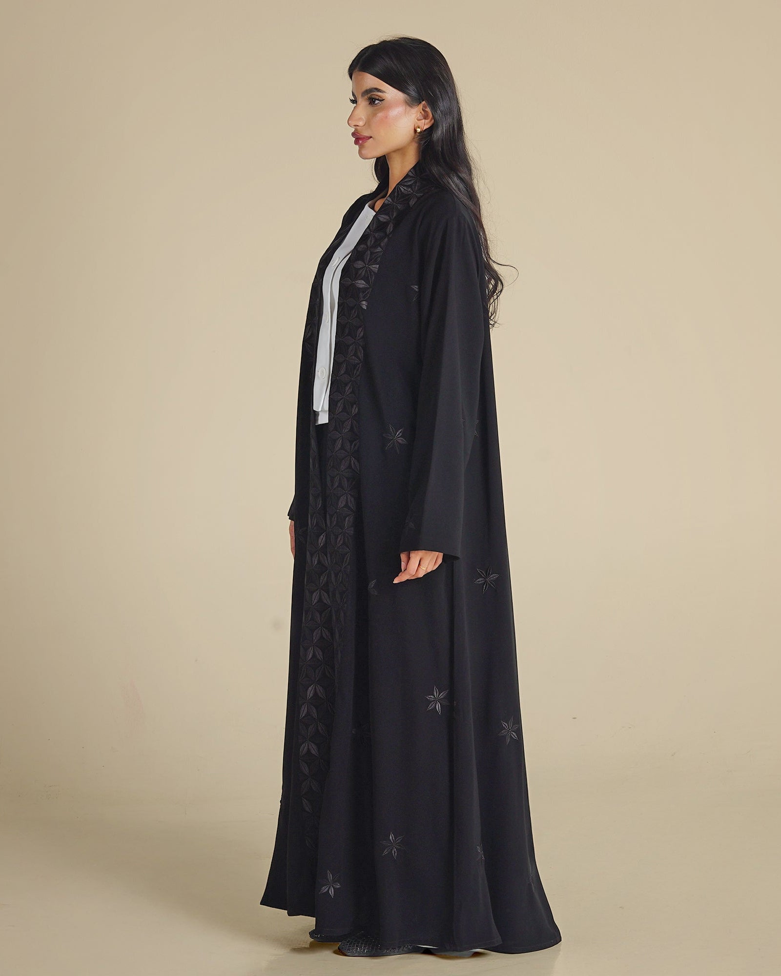 MW645 - Light Crepe Standing with Jacquard Half-Cloche