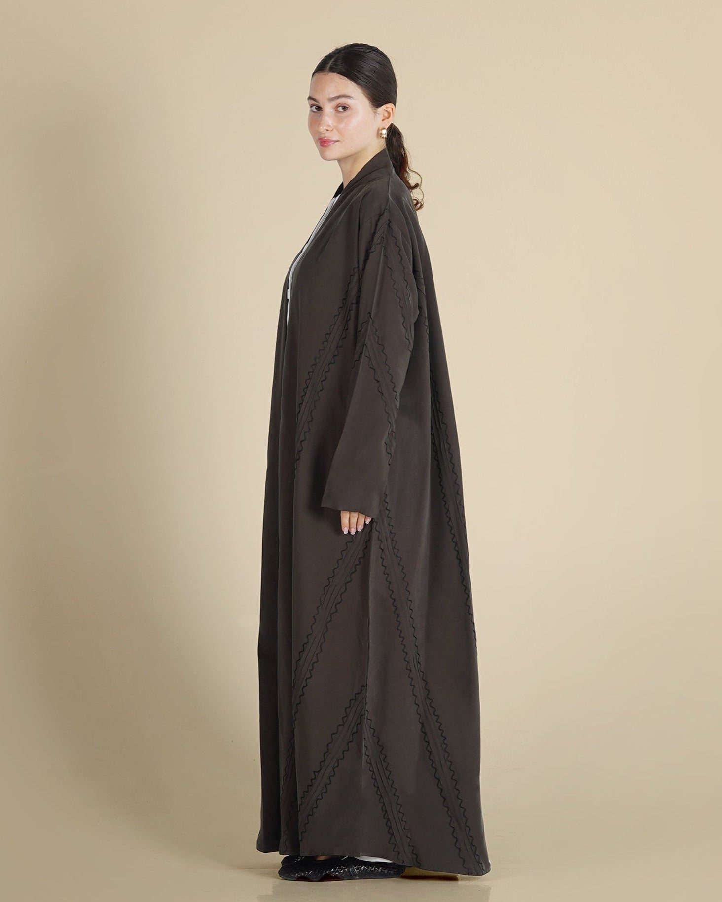 MW1285 - عباية حرير ياباني وتطريز مموج - Aya