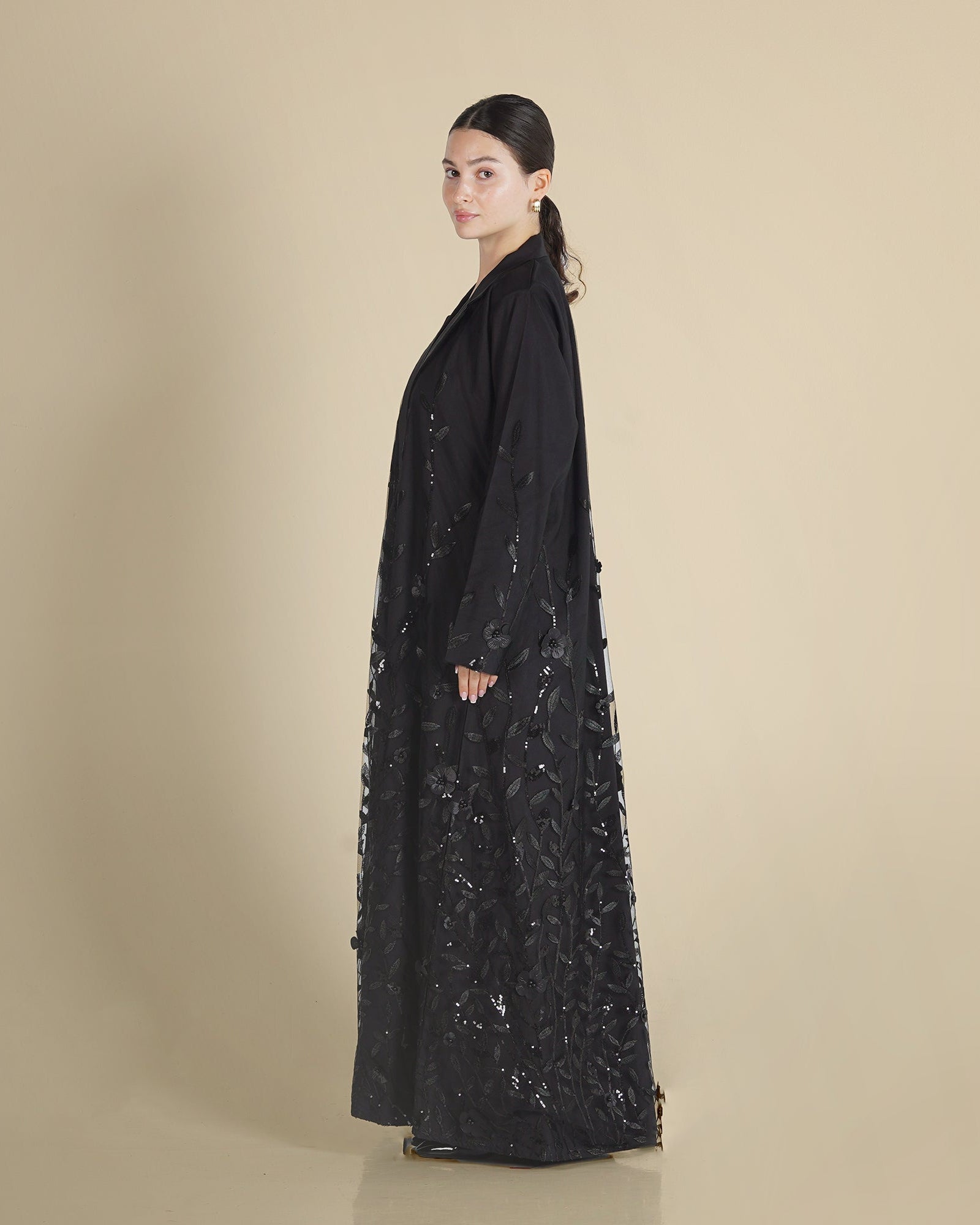 MW645 - Light Crepe Standing with Jacquard Half-Cloche