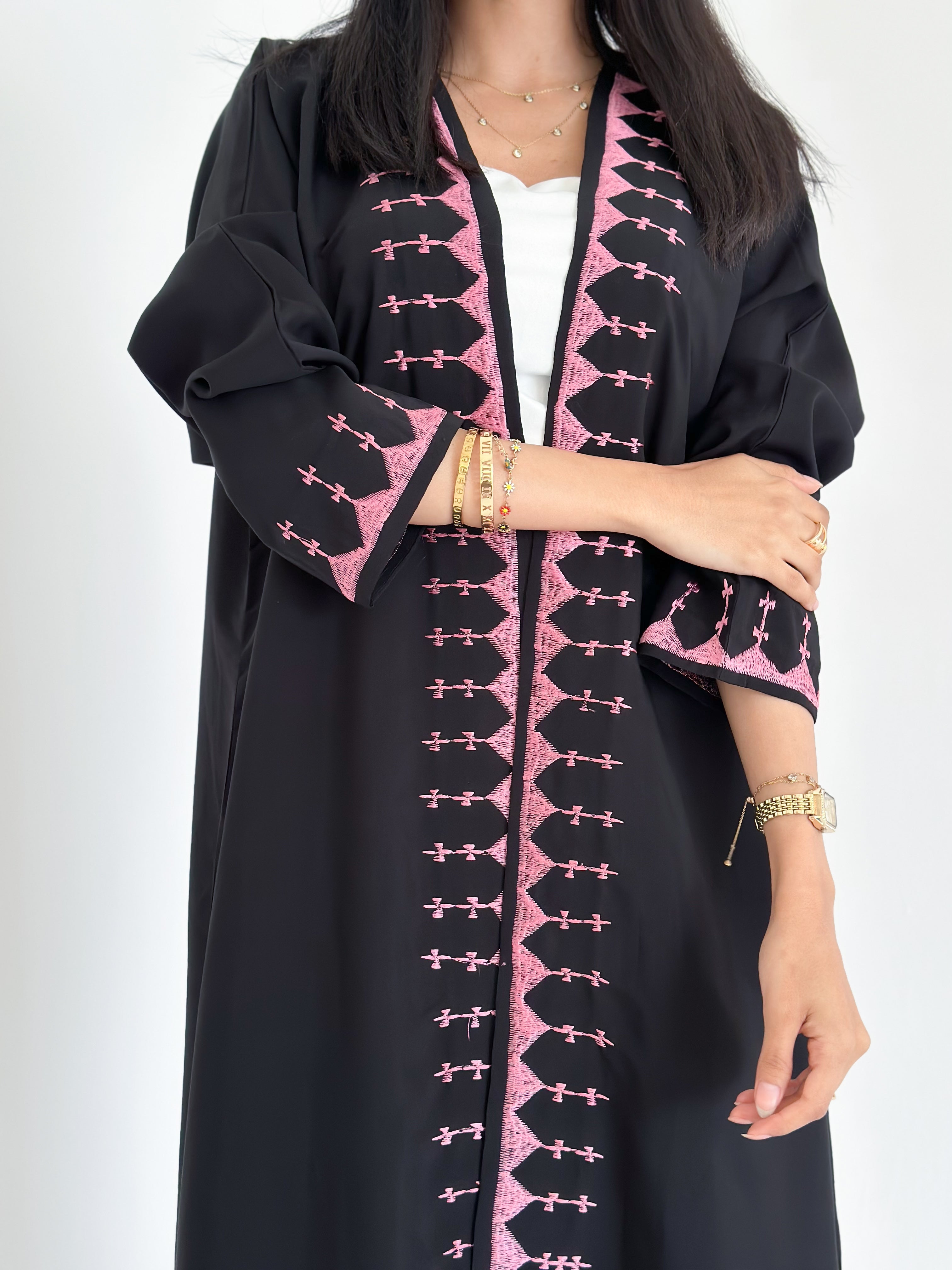 MWT77 - عبايه كريب ملكي مطرز كلوش - Aya